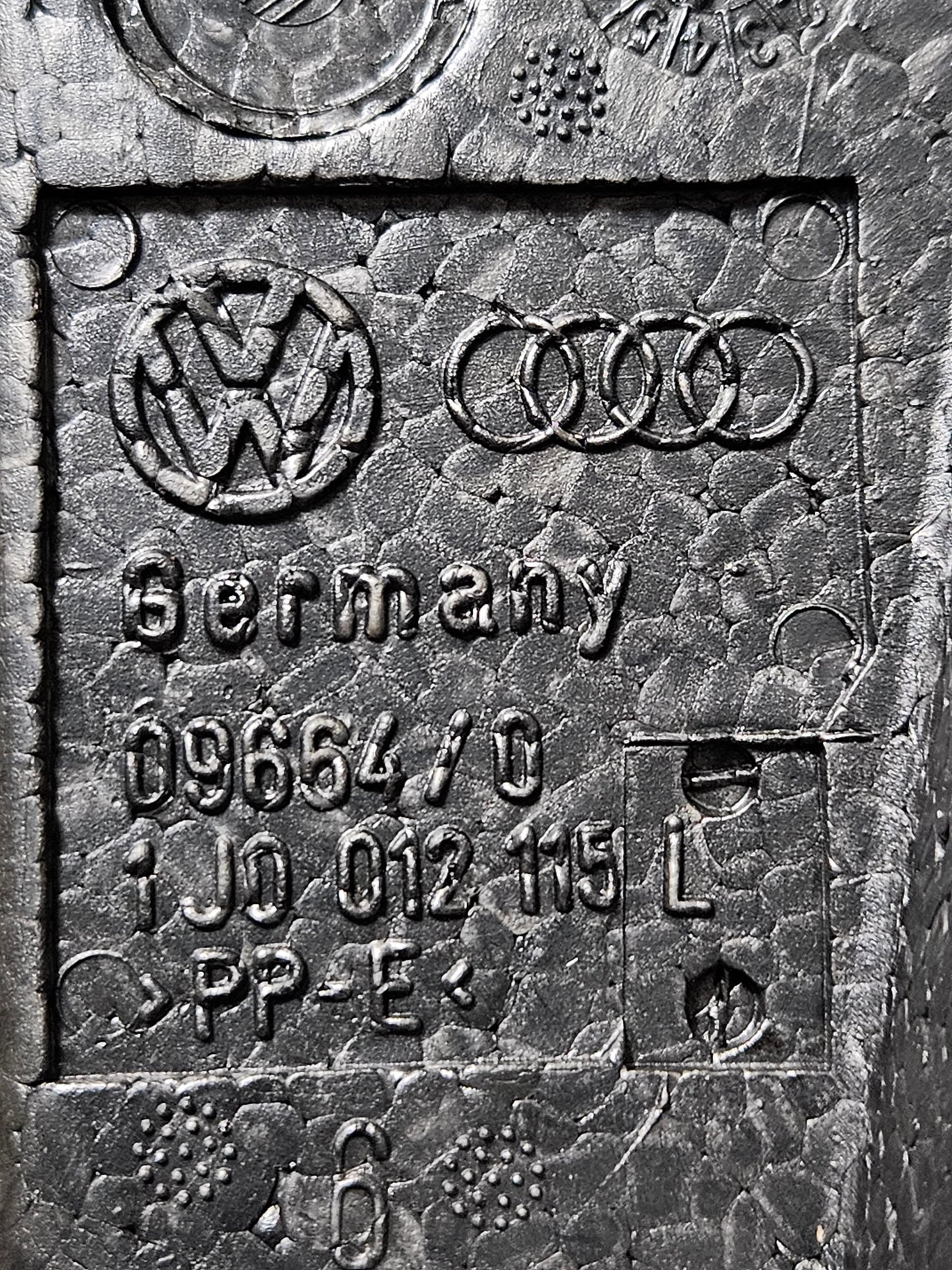 Bordwerkzeug, Pannenhilfe Set, Audi A3 8L,A4 B5 8D, A6 4B C5, Wagenheber, Radmutternschlüssel 17mm