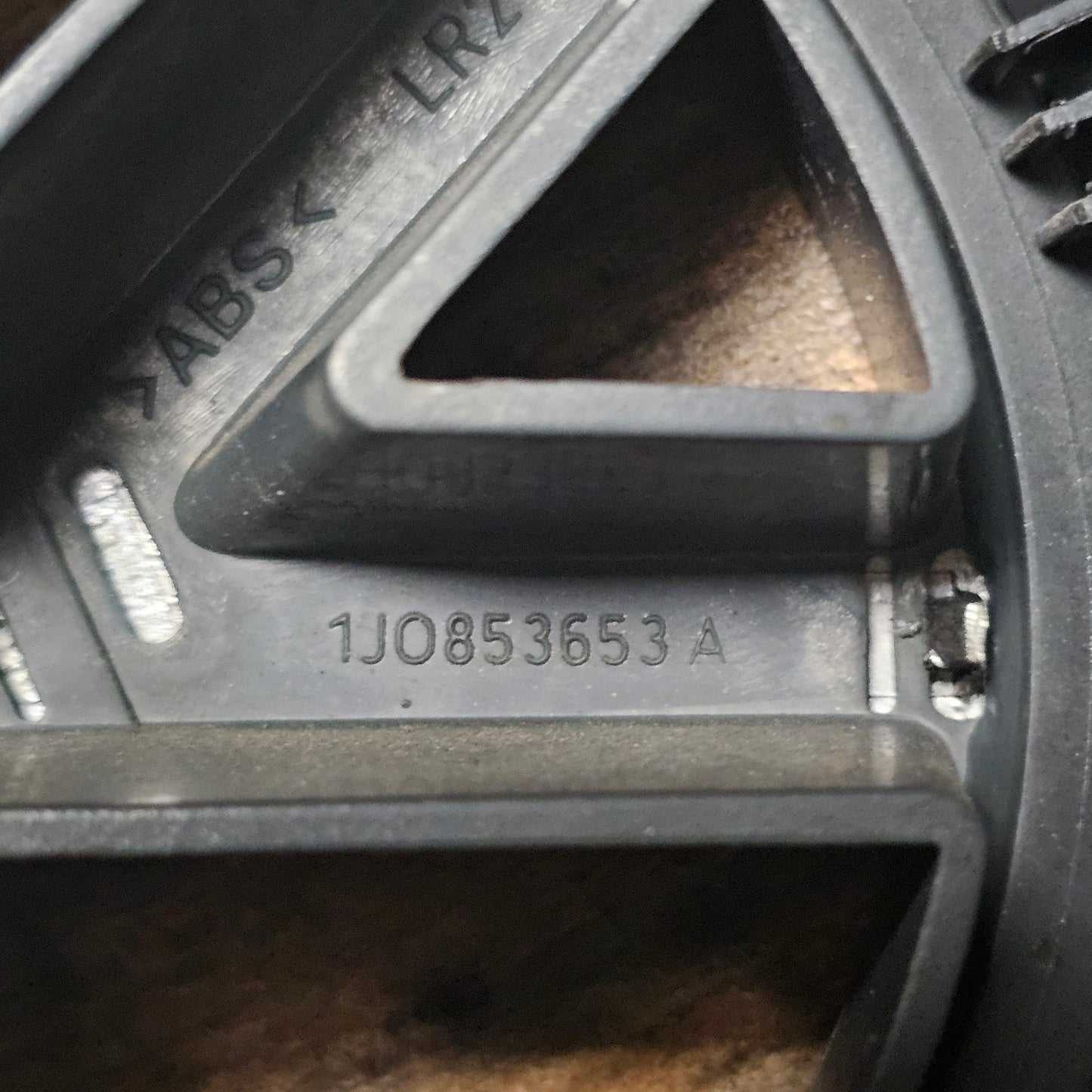 VW Golf IV Kühlergrill mit Emblem – Originalteile 1J0 853 655 F / 1J0 853 651 F / 1J0 853 653 A – Grauton (Farbton variabel)