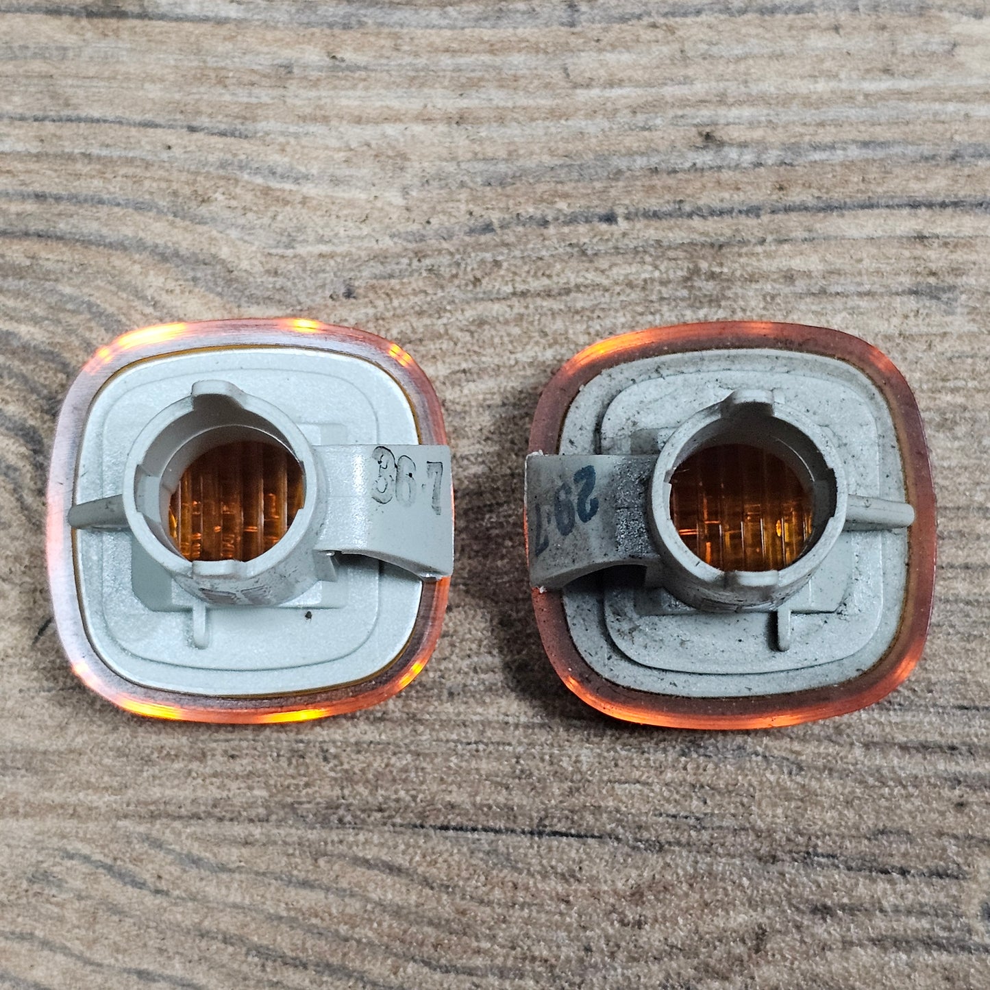 2x Seitenblinker Neuwertig (Lagerauflösung) – 4D0949127B – Audi A4 B5 / A3 8L / A8 D2