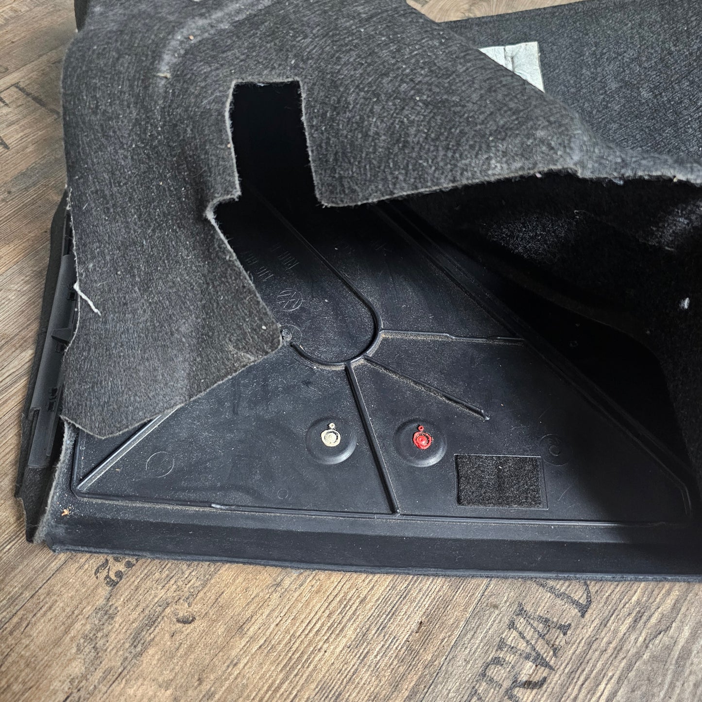 Seitenverkleidung Kofferraum links VW Golf IV 1J6 867 427 K – Gebraucht