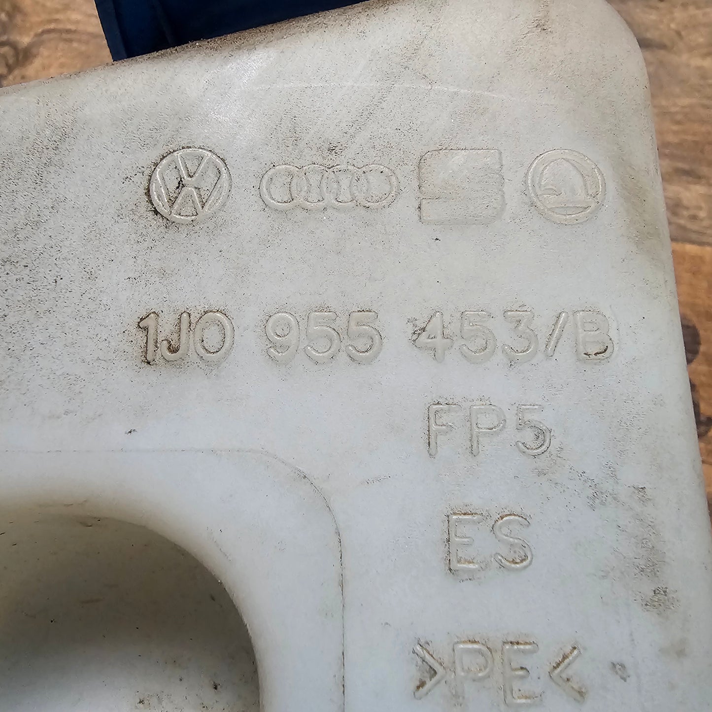 Wischwasserbehälter + Pumpe Audi A3 VW Golf 4 1J0955453B