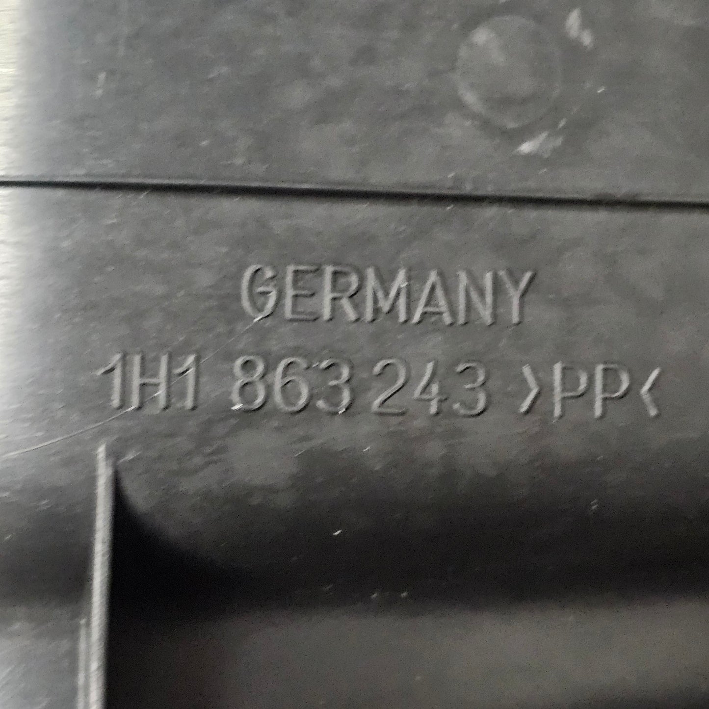 Mittelkonsole schwarz VW Golf 3 / Cabrio / Vento – 1H1863243 – gebraucht