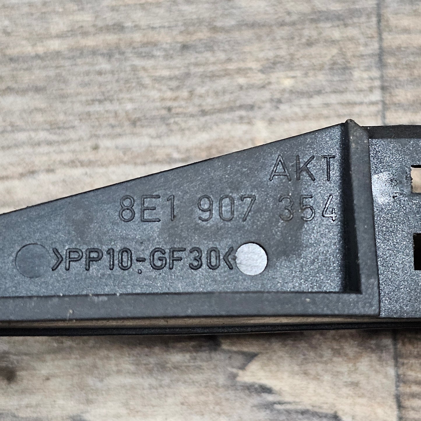 Audi VW Skoda Gehäuse Abdeckung Halter Motorsteuergerät 8D1907355B + 8E1907613D gebraucht