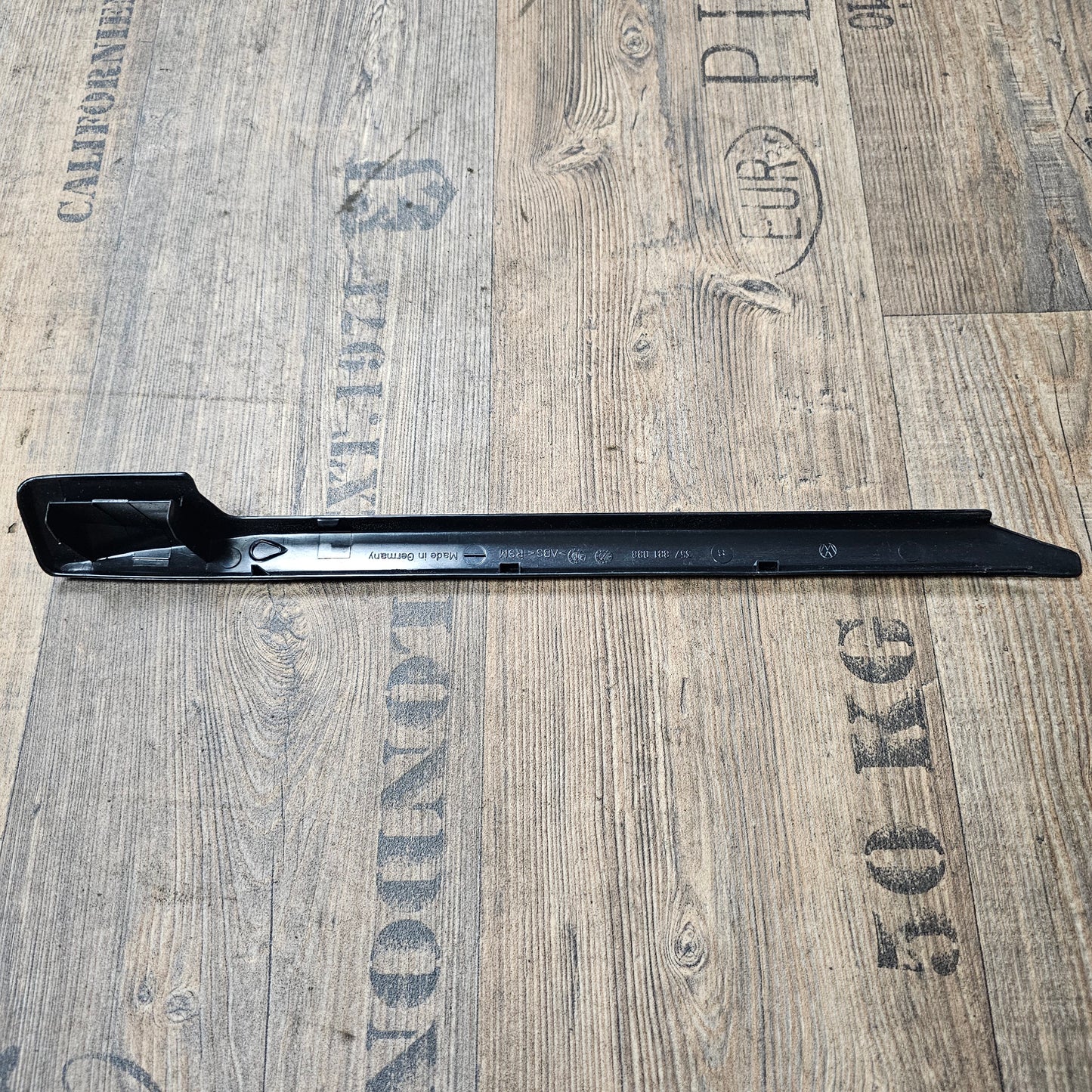 Sitzschiene rechts schwarz – 357881088 – VW Golf 3 / Cabrio / Vento – gebraucht