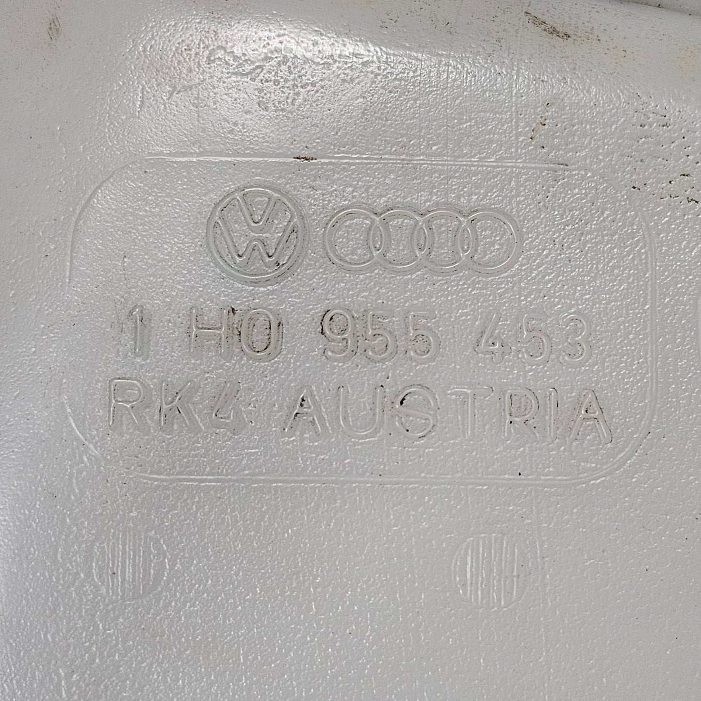 Wischwasserbehälter mit Pumpe VW Golf 3 – 1H0955453 – gebraucht