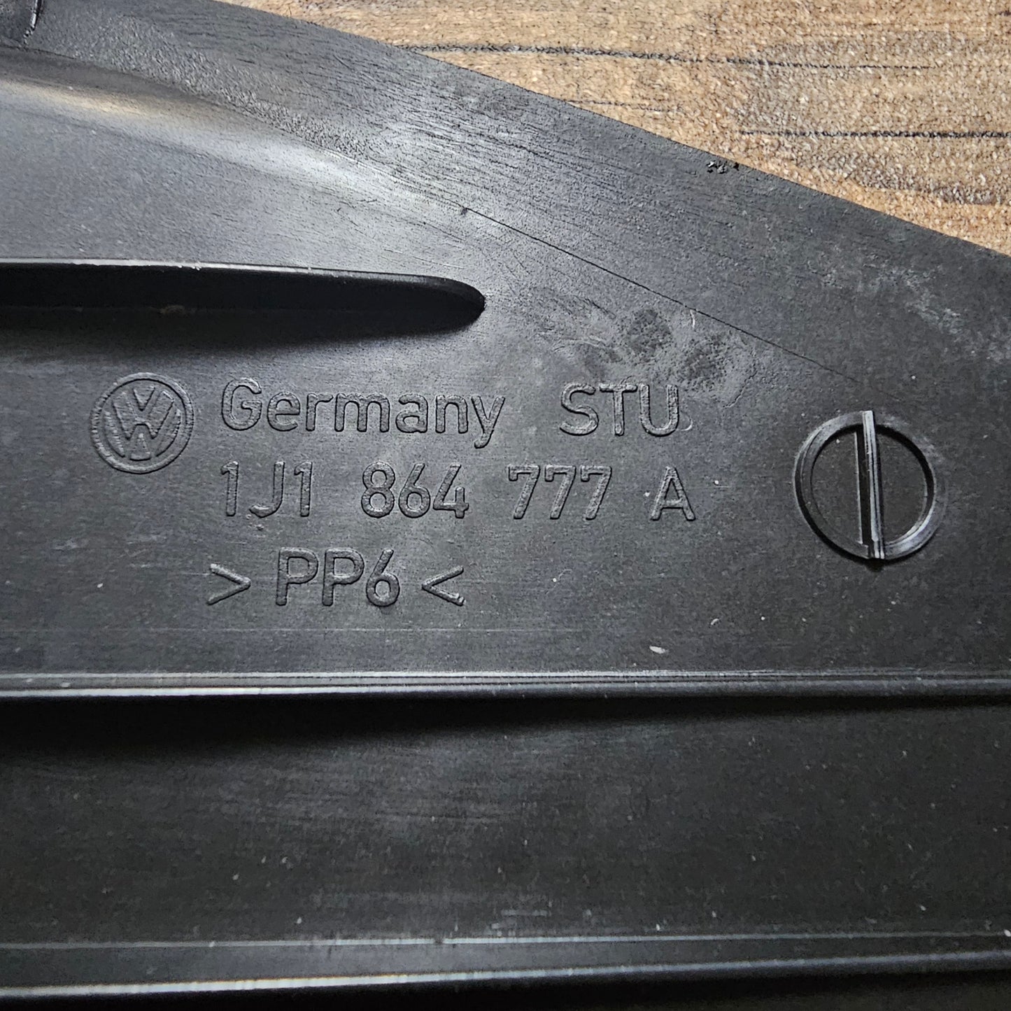 Fußstütze + Halter VW Golf 4 Bora Beetle AudiA3/S3 8L schwarz 1J1864777A 8L1864775