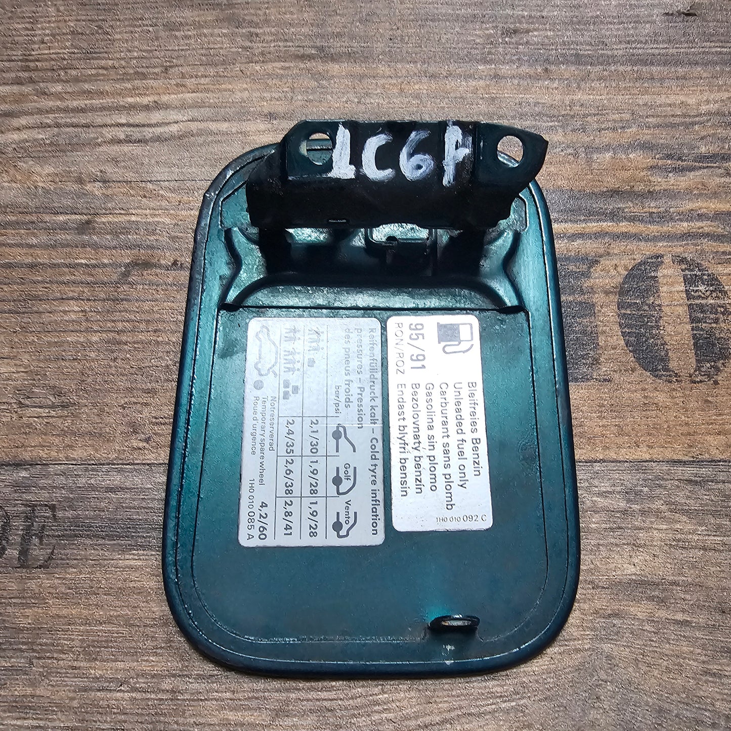 Tankdeckel / Tankklappe VW Golf 3 – 1H0010085A – lackiert in LC6P Dragongreen – gebraucht