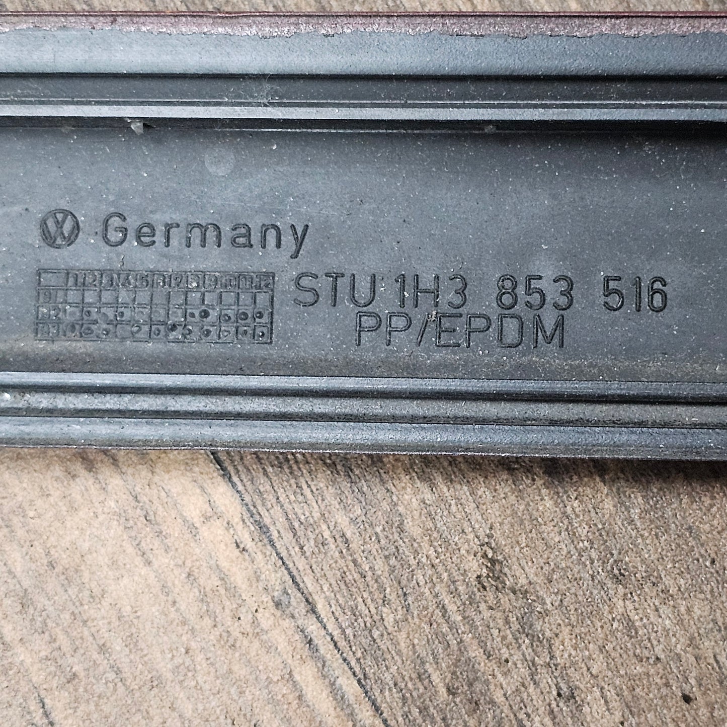 Zierleiste / Schutzleiste rechts Hot Chilli Red (LC3L) VW Golf 3 – 1H3853516 – gebraucht