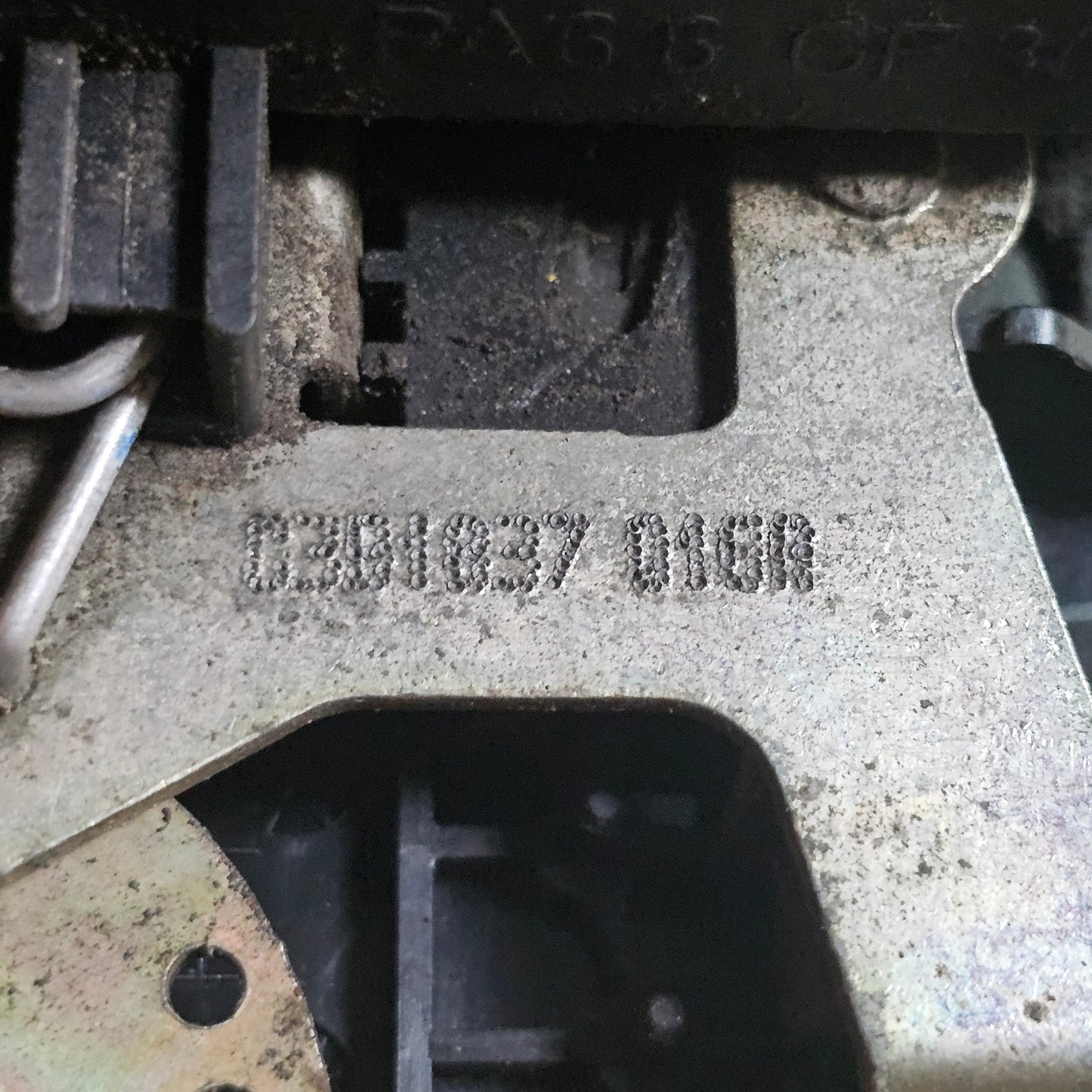 VW Golf IV Türschloss vorne rechts mit Zentralverriegelung + Seilzug – Originalteile 3B1 837 016 R & 1J3 837 085 B