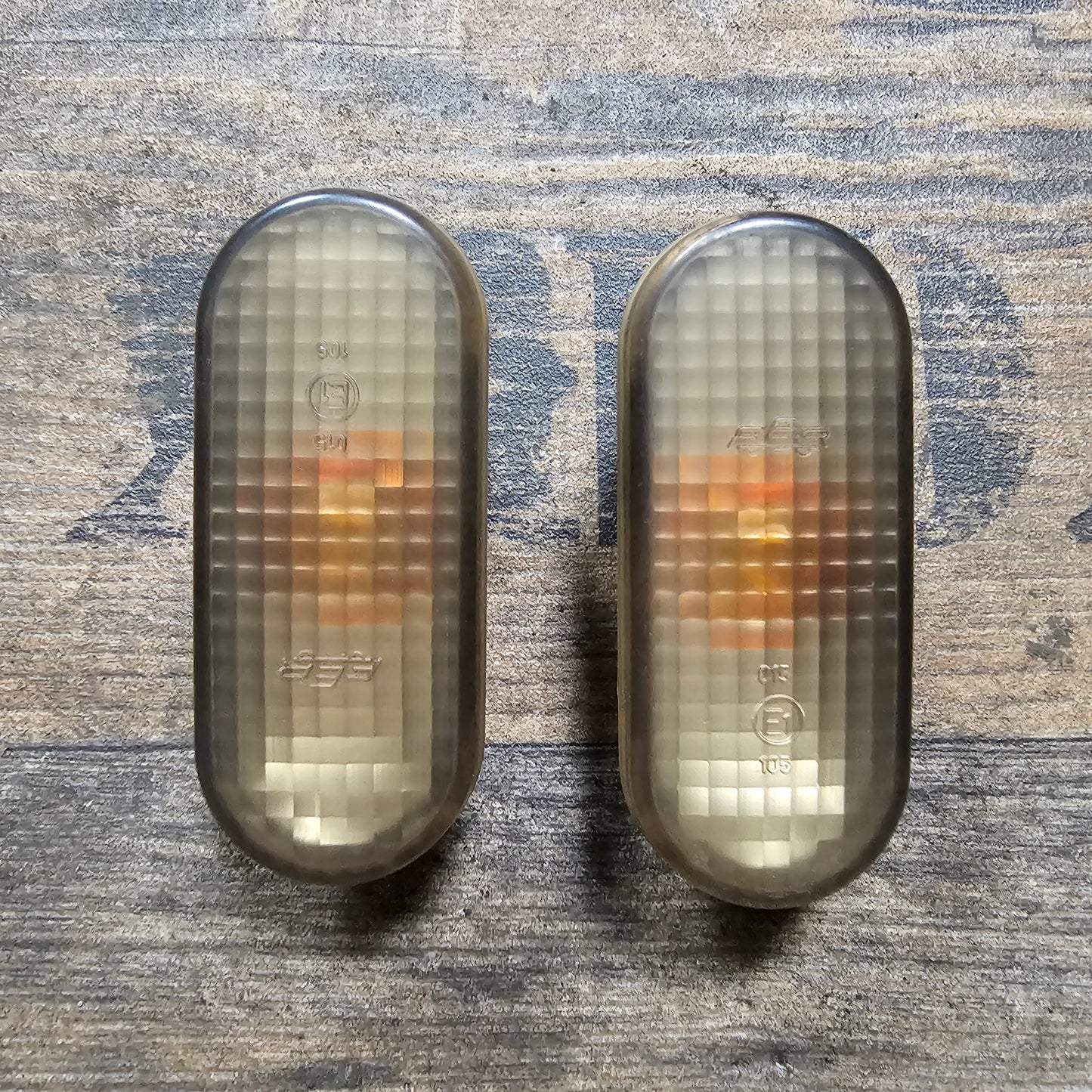 2x Seitenblinker Grau / Schwarz+ Lampenträger VW Golf 3 – 3A0949117B + 1H0949111 – gebraucht