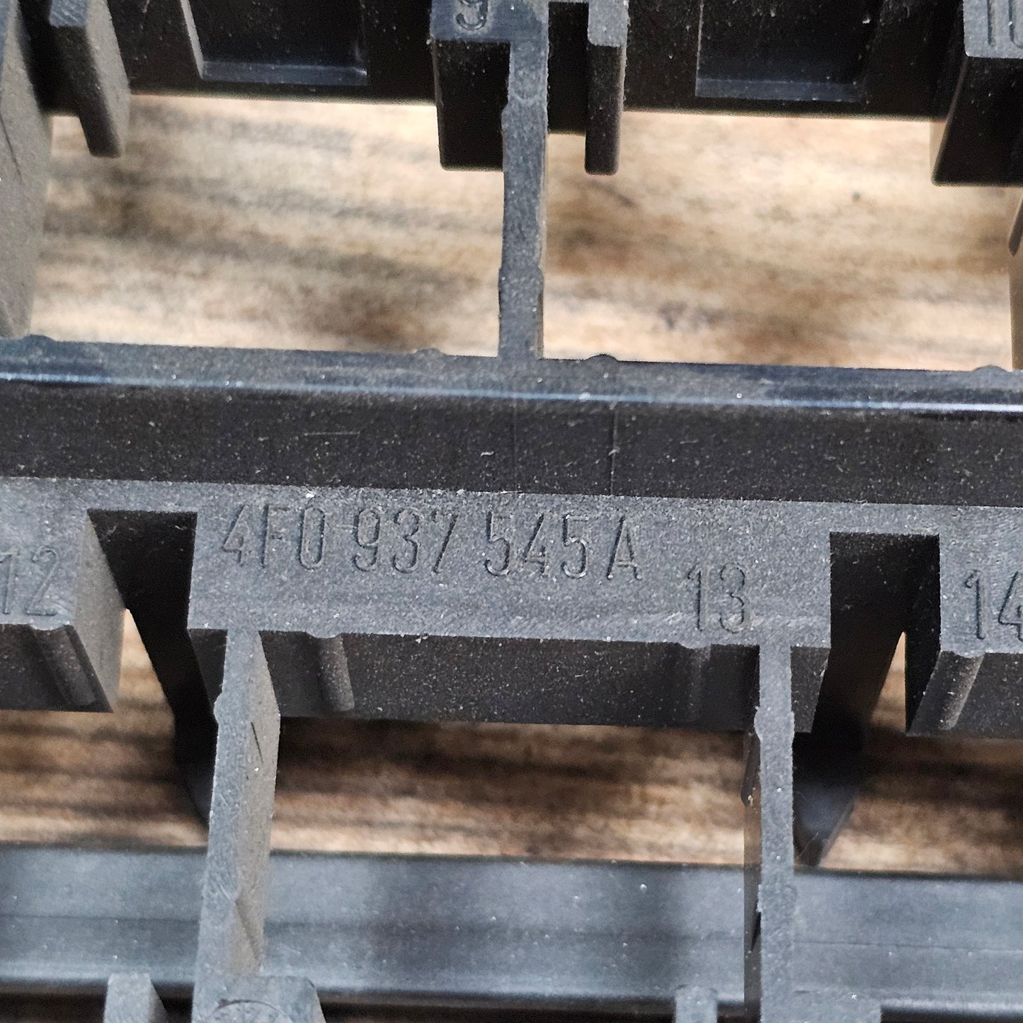 Halter Steckgehäuse Audi A6 4F C6 4F0 937 545 A - gebraucht