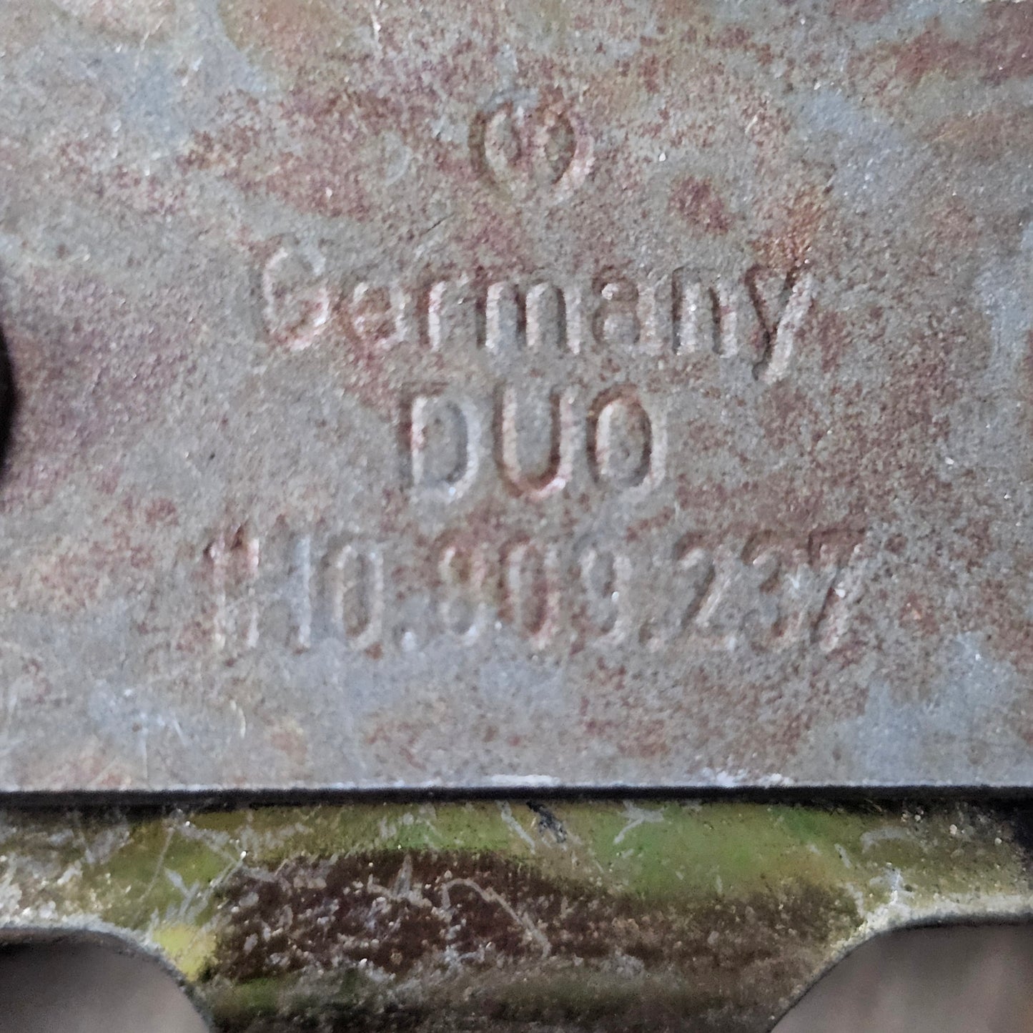 Türschloss rechts VW Golf 3 – 1H1 837 016 L + Befestigungsplatte VW/Audi – 1H0 809 237 – gebraucht