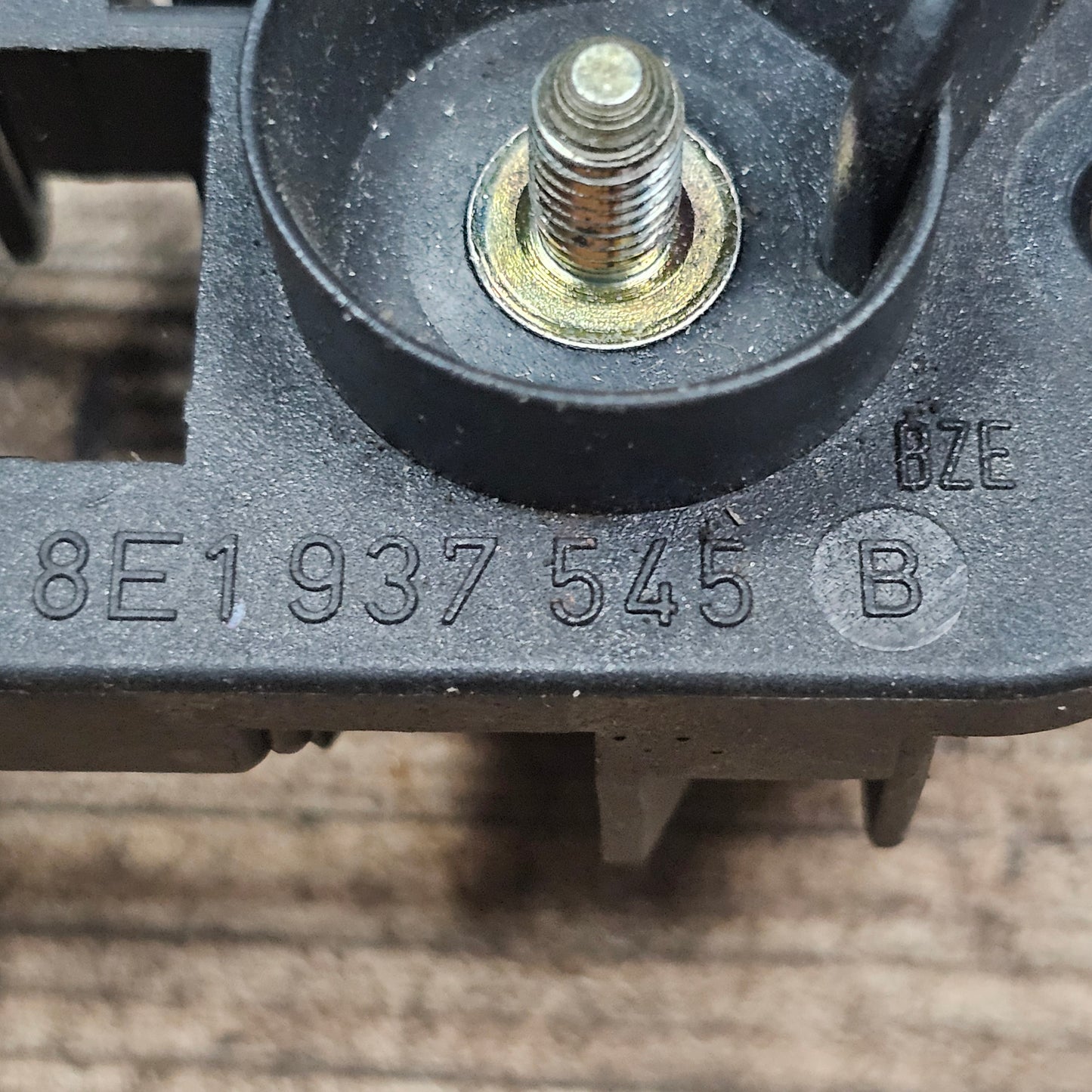 Halter Steckgehäuse Leitungssatz Schalttafel Motorraum Audi A4 8E1937545B