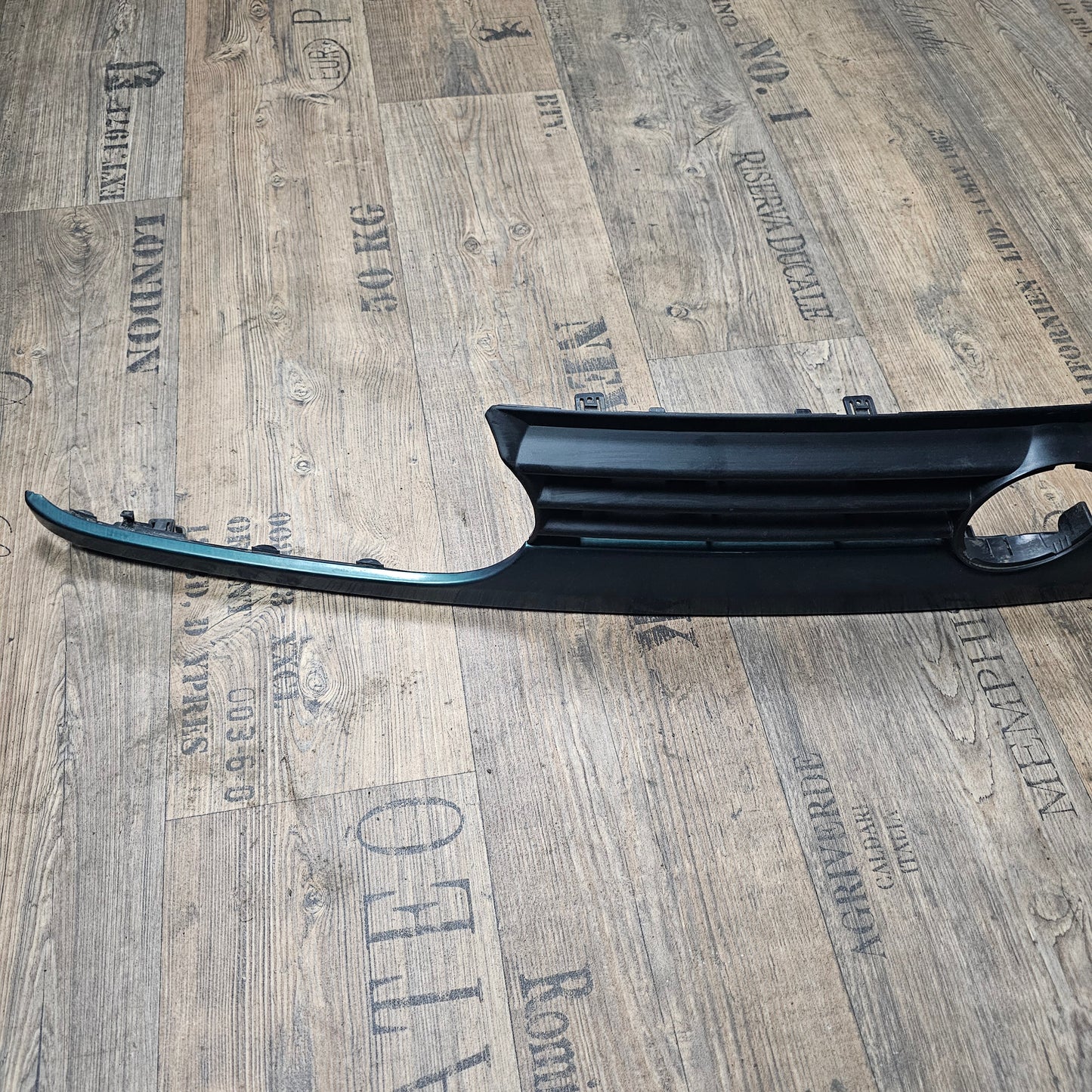 Kühlergrill VW Golf 3 – 1H6853653C – Dragongreen (LC6P) lackiert – gebraucht