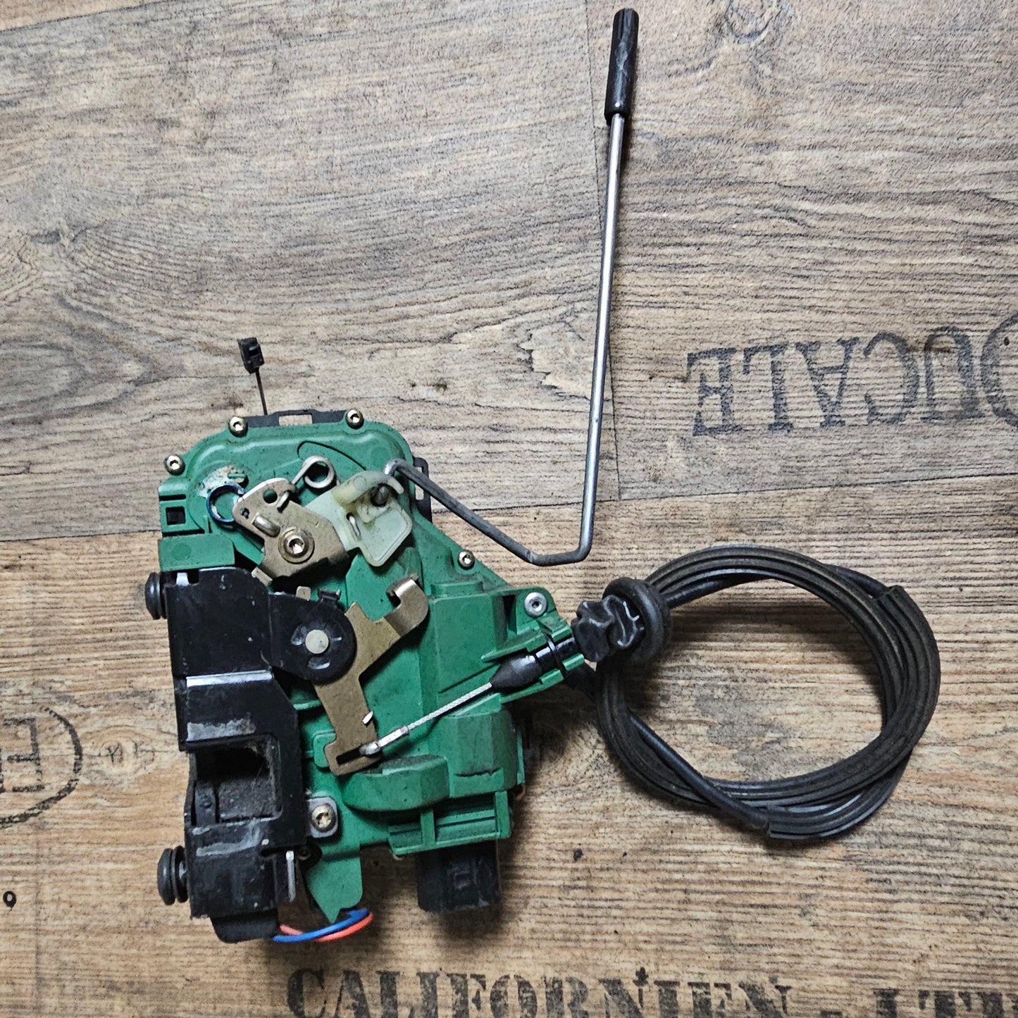 VW Golf IV Türschloss vorne links mit Zentralverriegelung + Seilzug – Originalteile 3B1 837 015 A & 1J3 837 085 B
