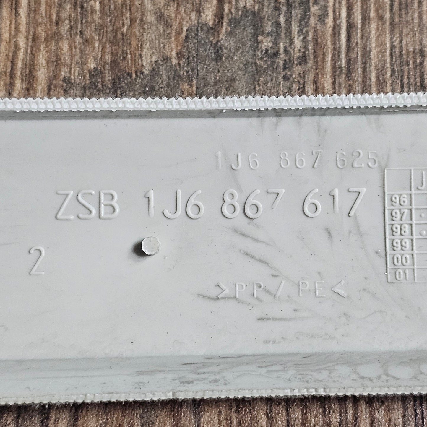 Hintere Dachabdeckung VW Golf IV – Teilenummer 1J6 867 617 – Gebraucht