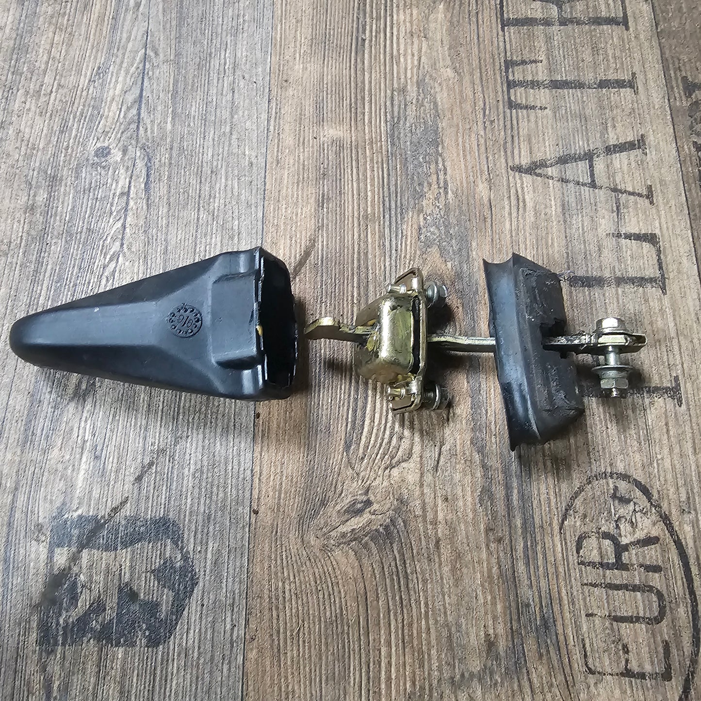 Türfangband / Türstopper links oder rechts VW Golf 3 / Vento / Cabrio – 1H0837323 – gebraucht