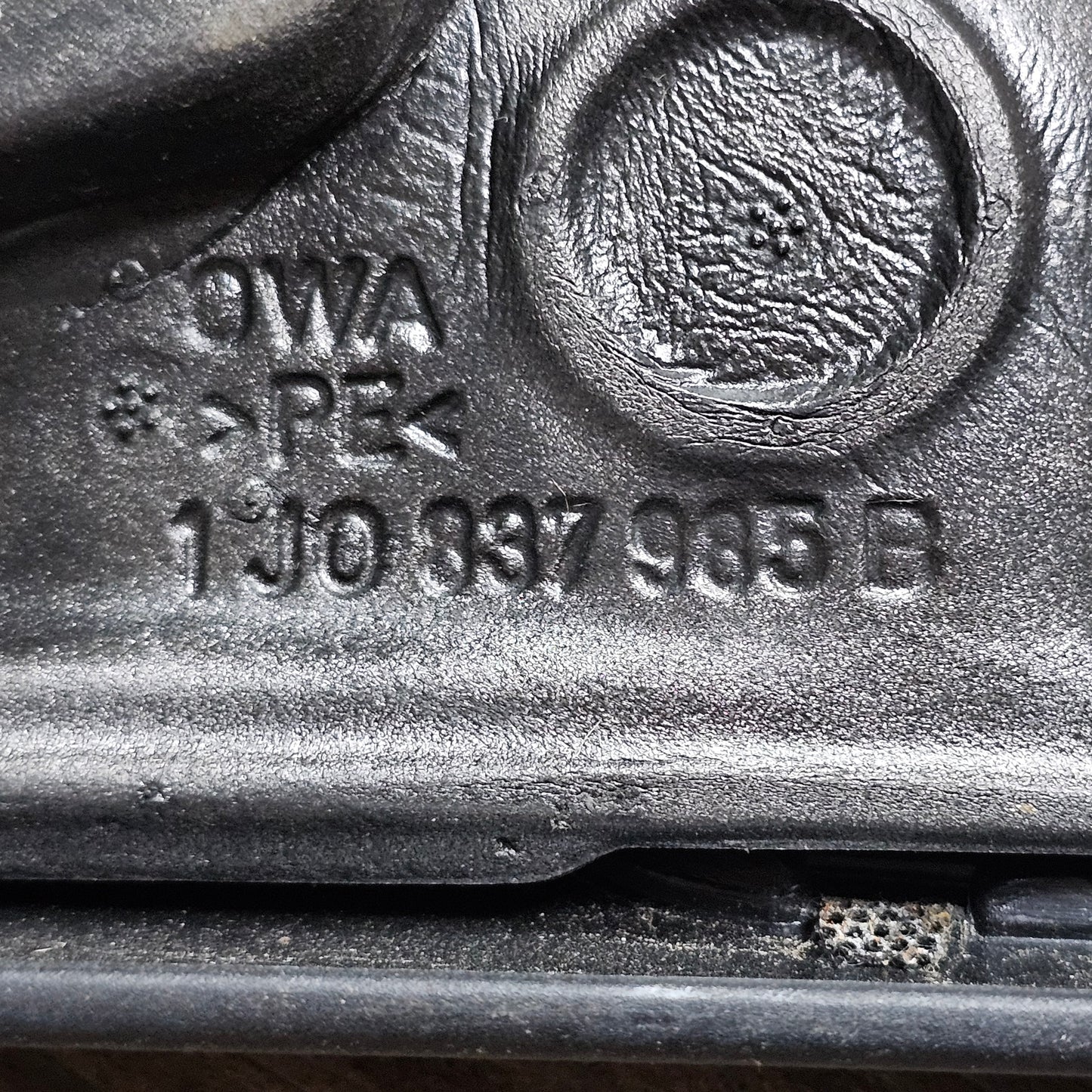 Spiegeldreieck mit Hochtöner VW Golf IV – Teilenummer 1J0 837 985 B – Gebraucht