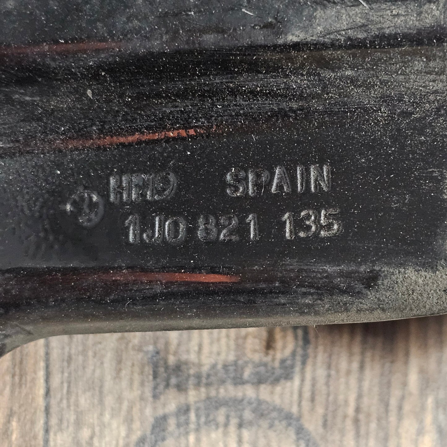 Kotflügelhalter vorne links für VW Golf IV & Bora – Originalteil 1J0 821 135