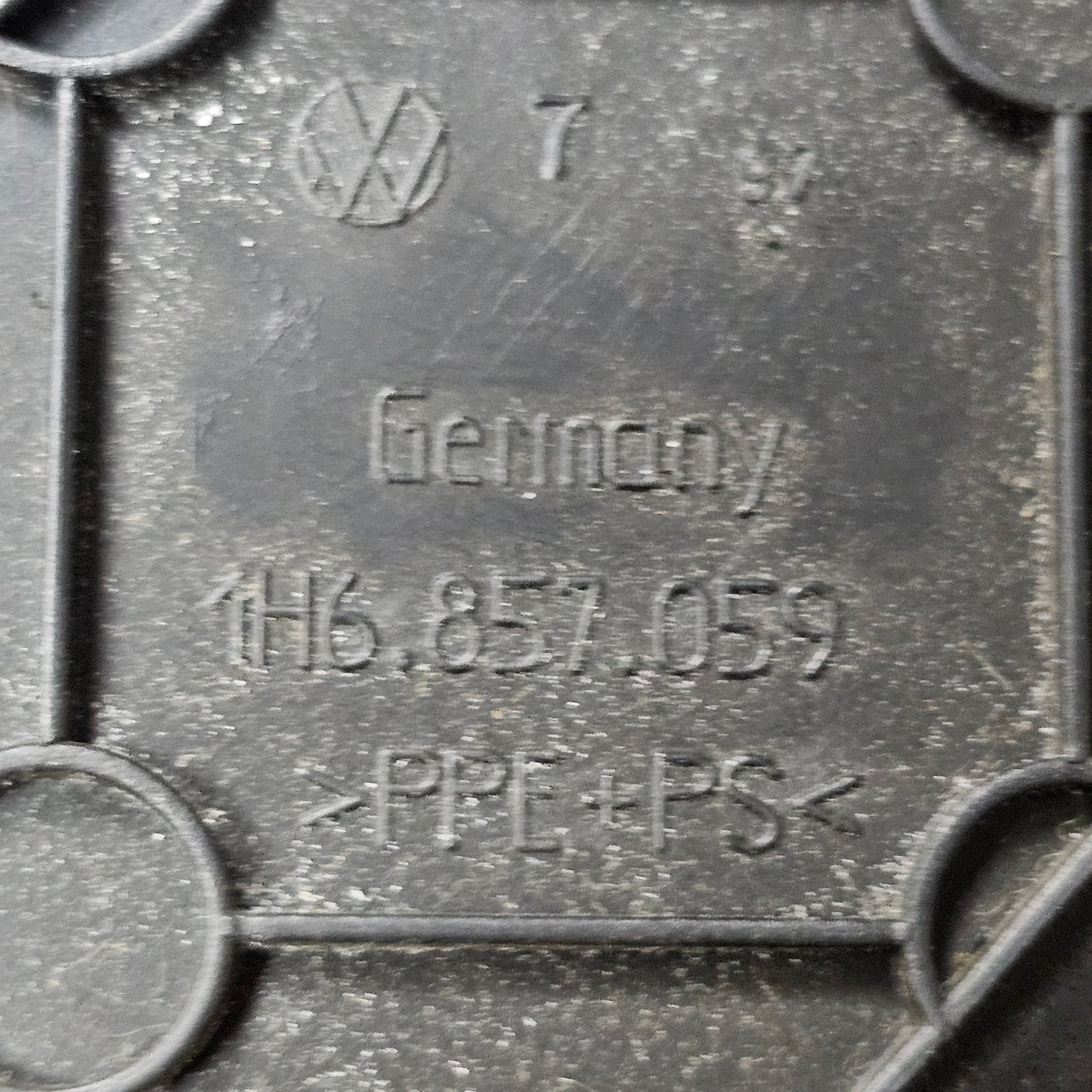 Tachorahmen – 1H6857059 – VW Golf 3 / Vento / Cabrio – gebraucht