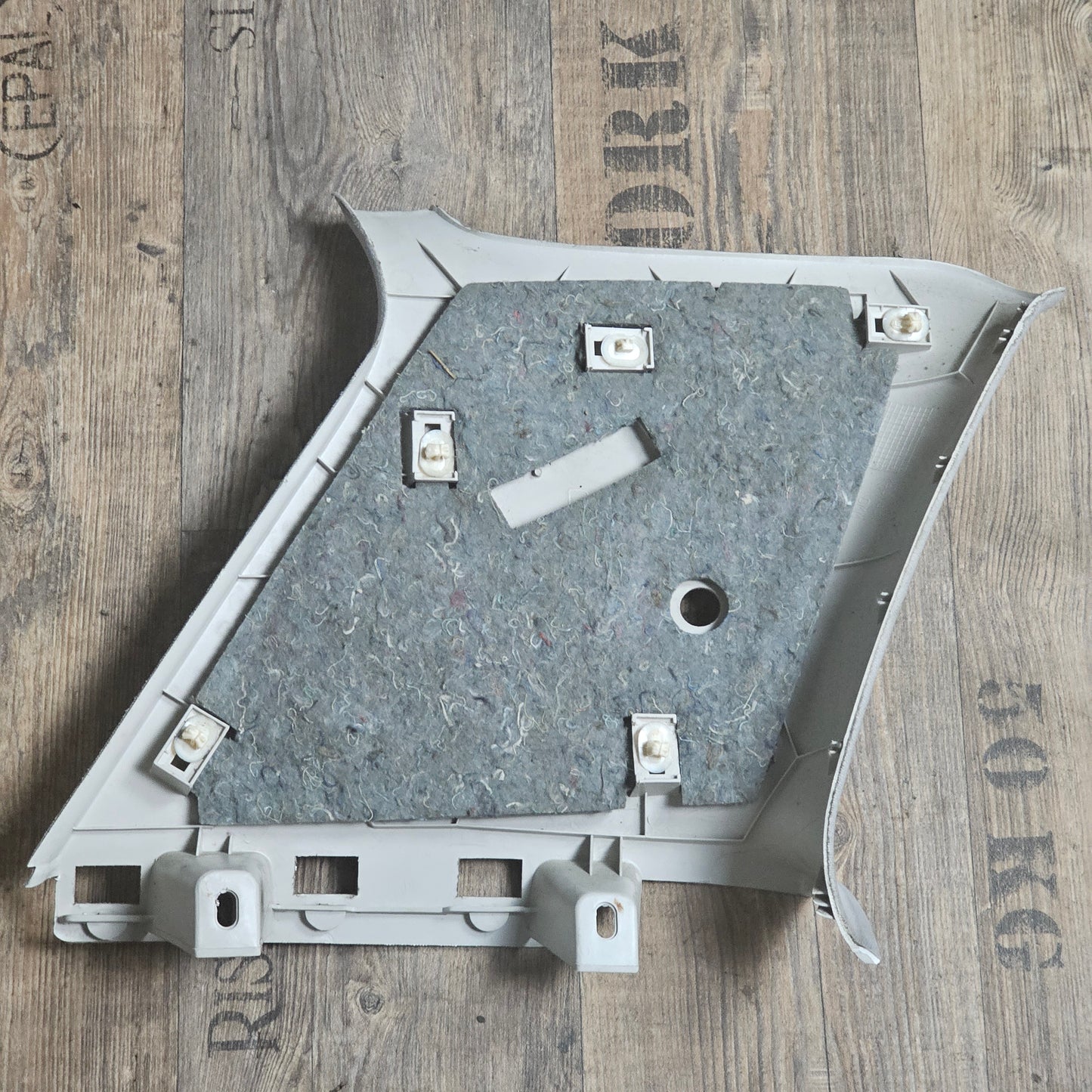 Verkleidung rechts VW Golf IV – Teilenummer 1J3 867 288 E – Gebraucht