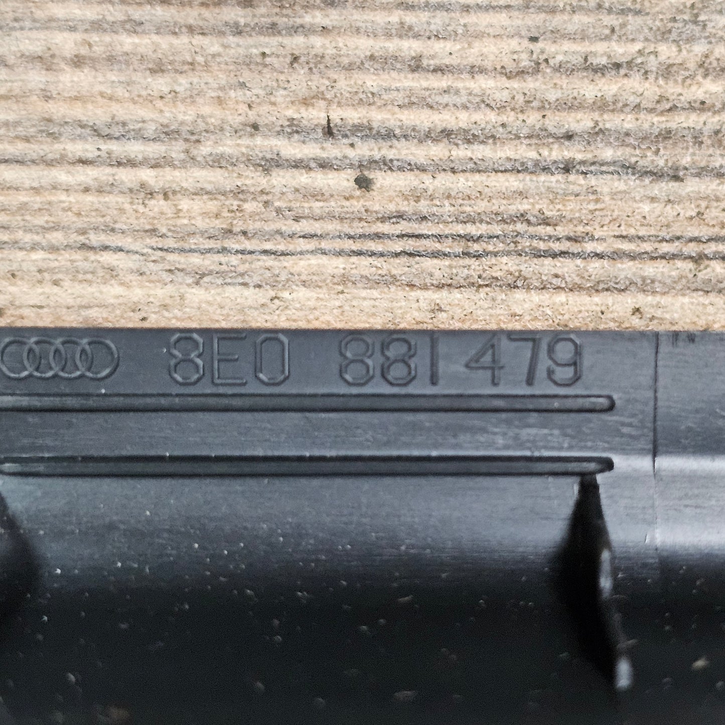 Audi A4 B6 8E Sitzschienenverkleidung rechts innen 8E0881479