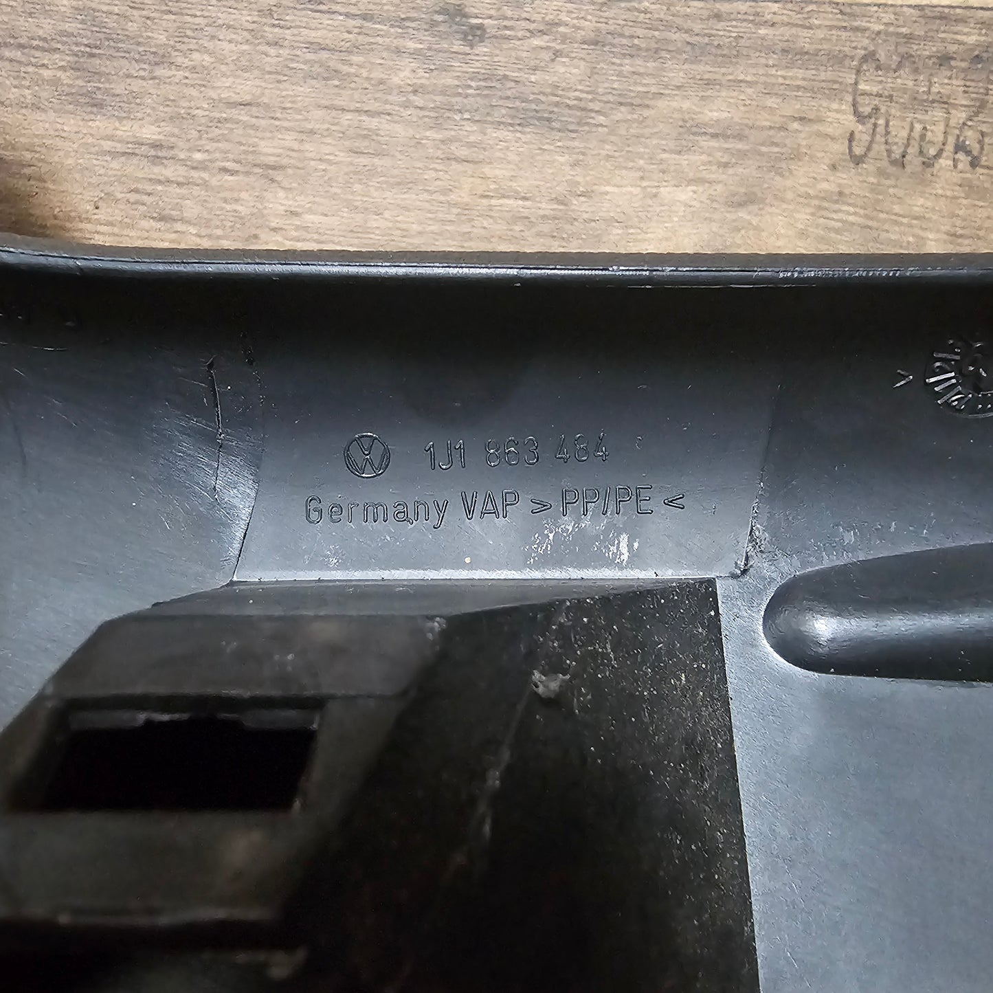 Fußraumverkleidung Beifahrer rechts VW Jetta 1J1 863 484