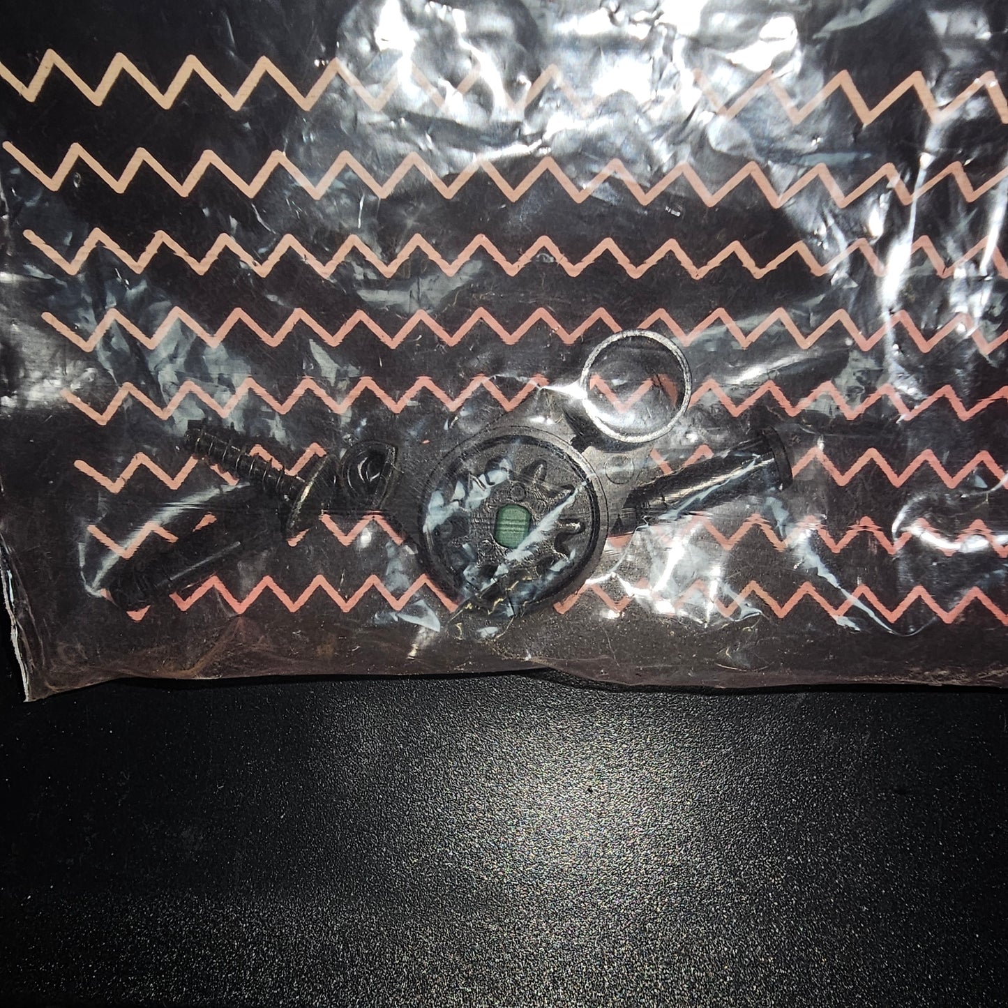Handschuhfachklappe + Mechanismus + Schrauben VW Golf 4 Bora 1J1858132A