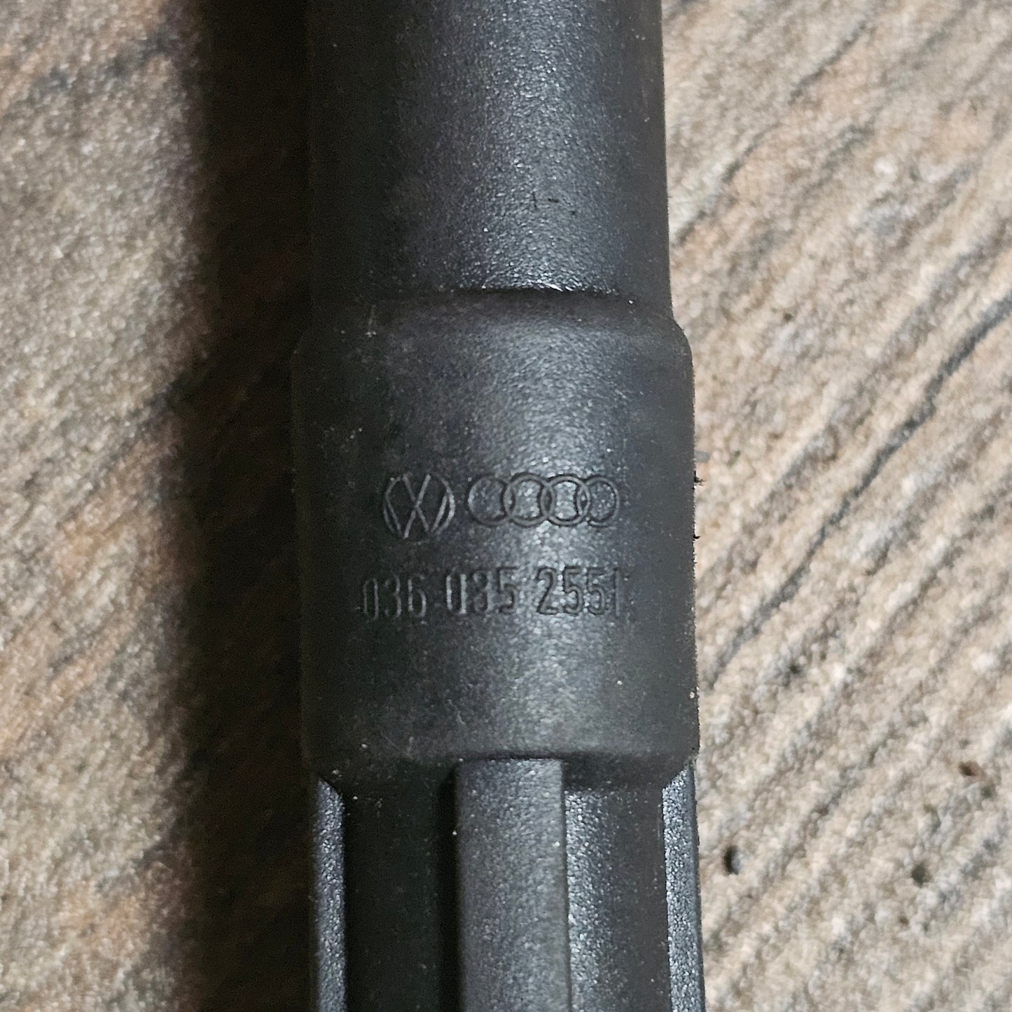 VW Golf IV Zündkabelx4 Stck. inkl. Halter 036 905 487 A / Zündkerzenstecker 036 035 255 K