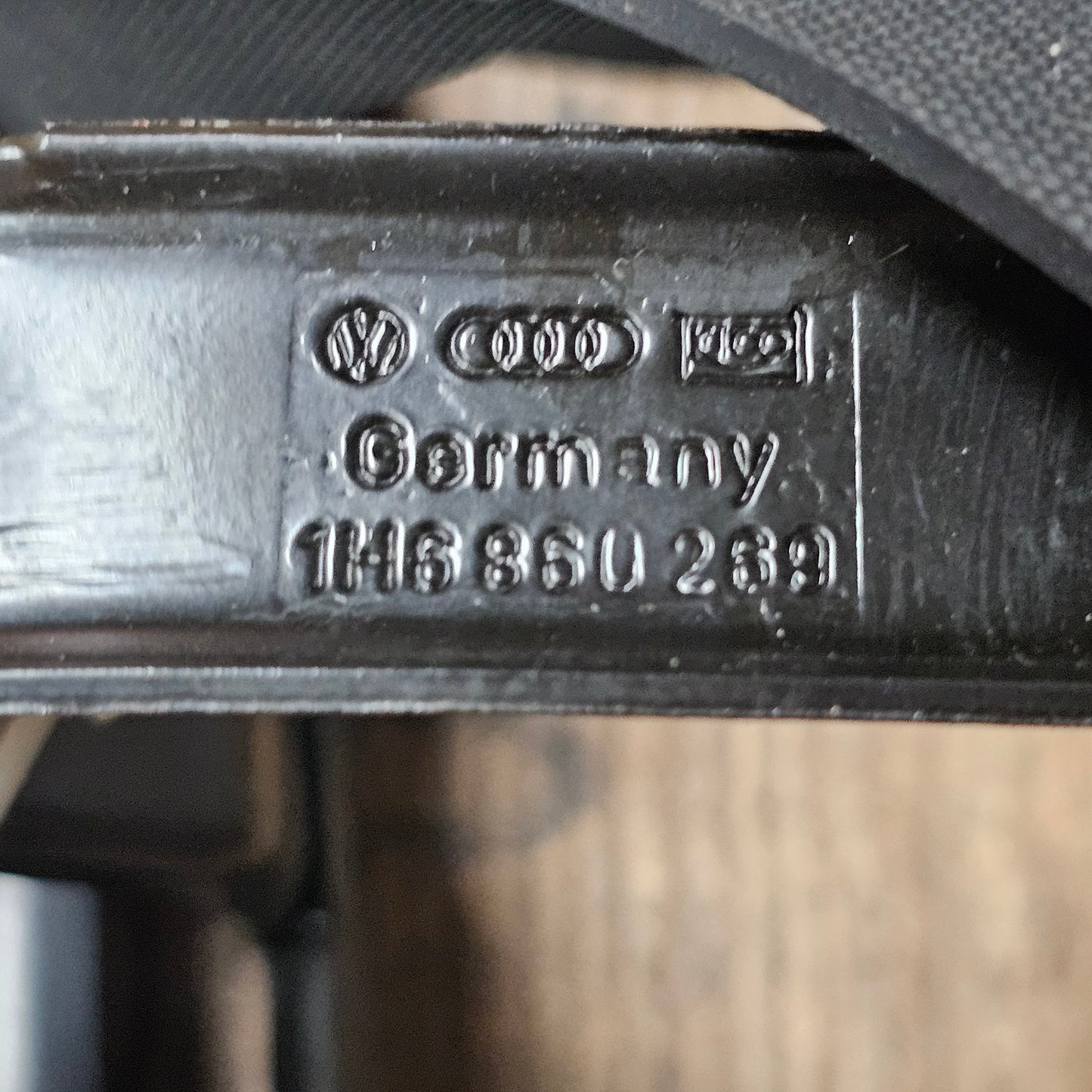 Halter Warndreieck + Verbandskasten – 1H6860297A / 1H6860269 – VW Golf 3 / Vento / Cabrio – gebraucht