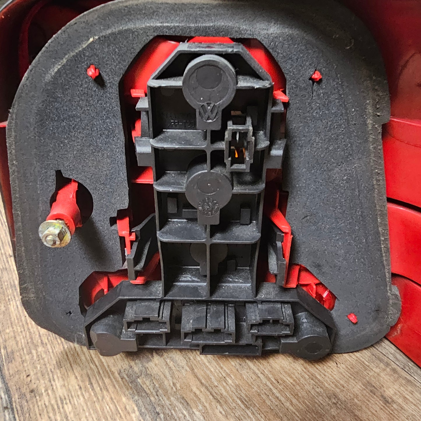 Heckleuchte links inkl. Lampenträger VW Golf 4 Variant – 1J6945095 + 1J6945257 – gebraucht
