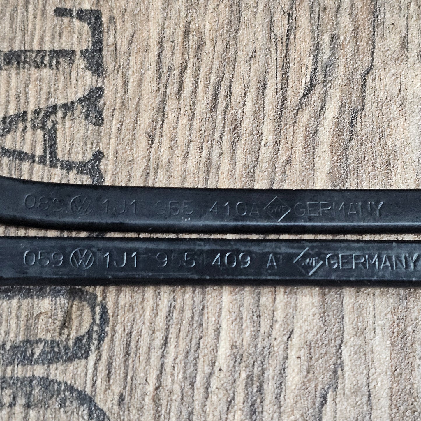 Scheibenwischer VW Golf 4 Bora Audi A3 Wischerarme 1J1955409A 1J1955410A – Gebraucht