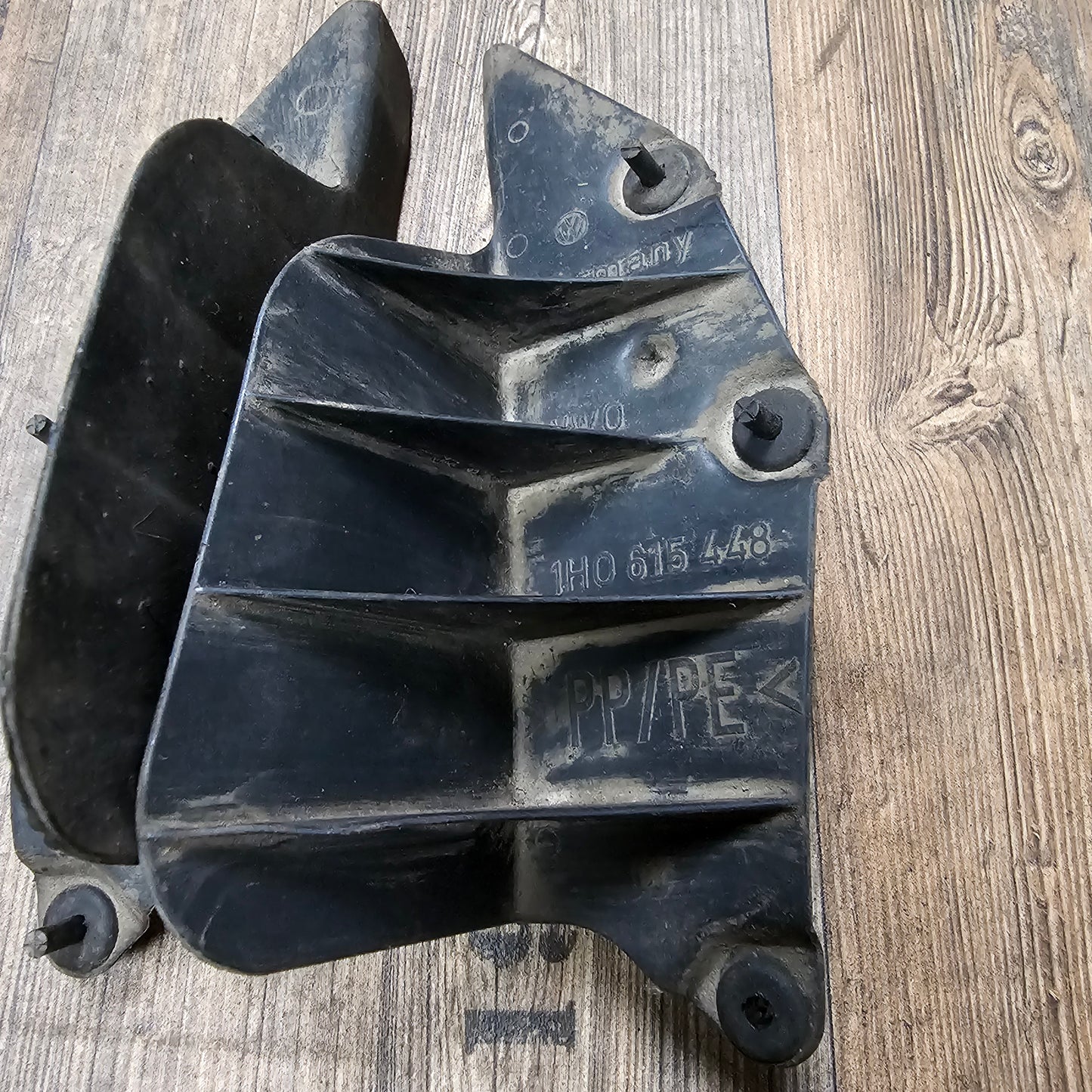 Luftführung Bremse links + rechts – 1H0615447 / 1H0615448 – VW Golf 3 / Vento – gebraucht