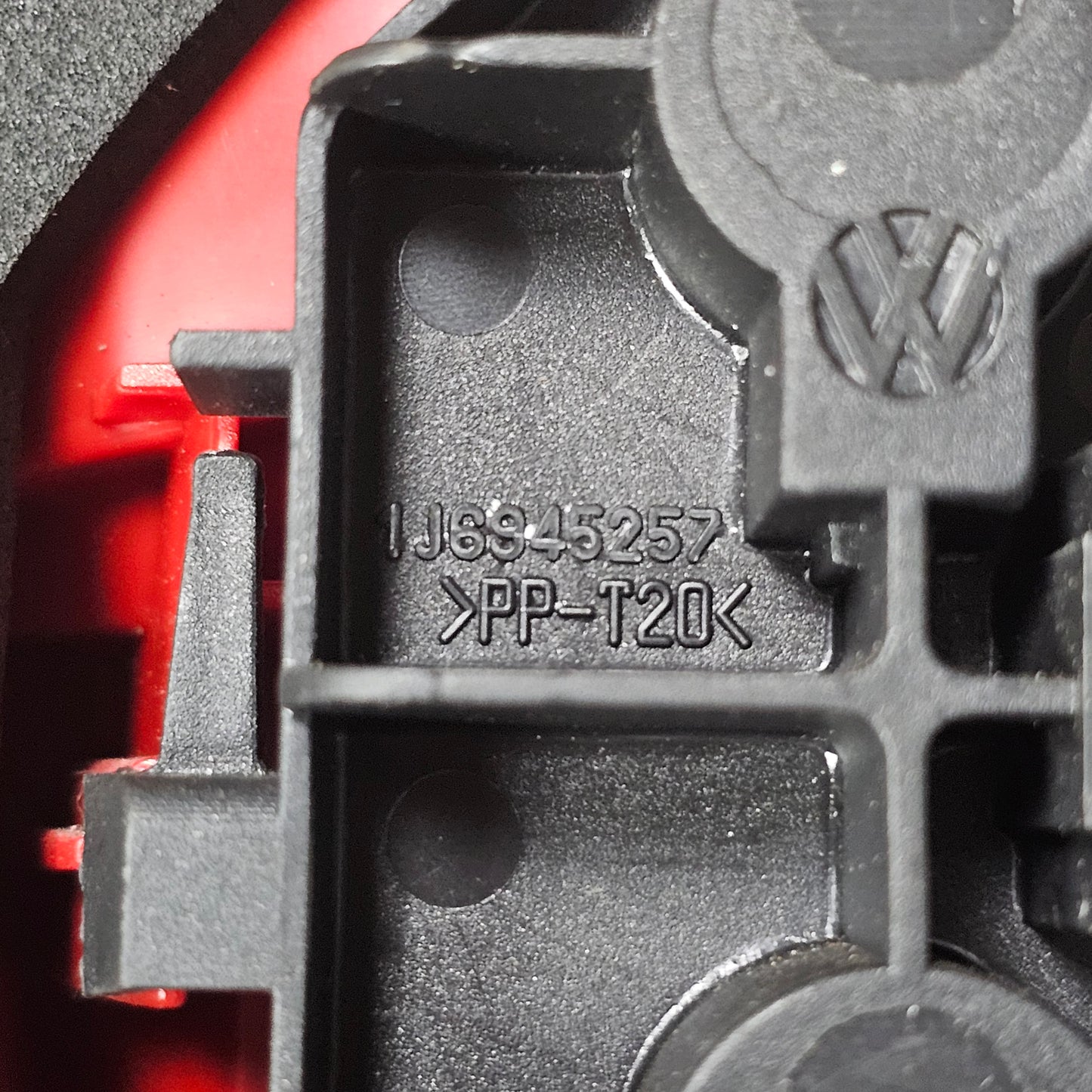 Heckleuchte links inkl. Lampenträger VW Golf 4 Variant – 1J6945095 + 1J6945257 – gebraucht