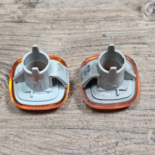 2x Seitenblinker Neuwertig (Lagerauflösung) – 4D0949127B – Audi A4 B5 / A3 8L / A8 D2