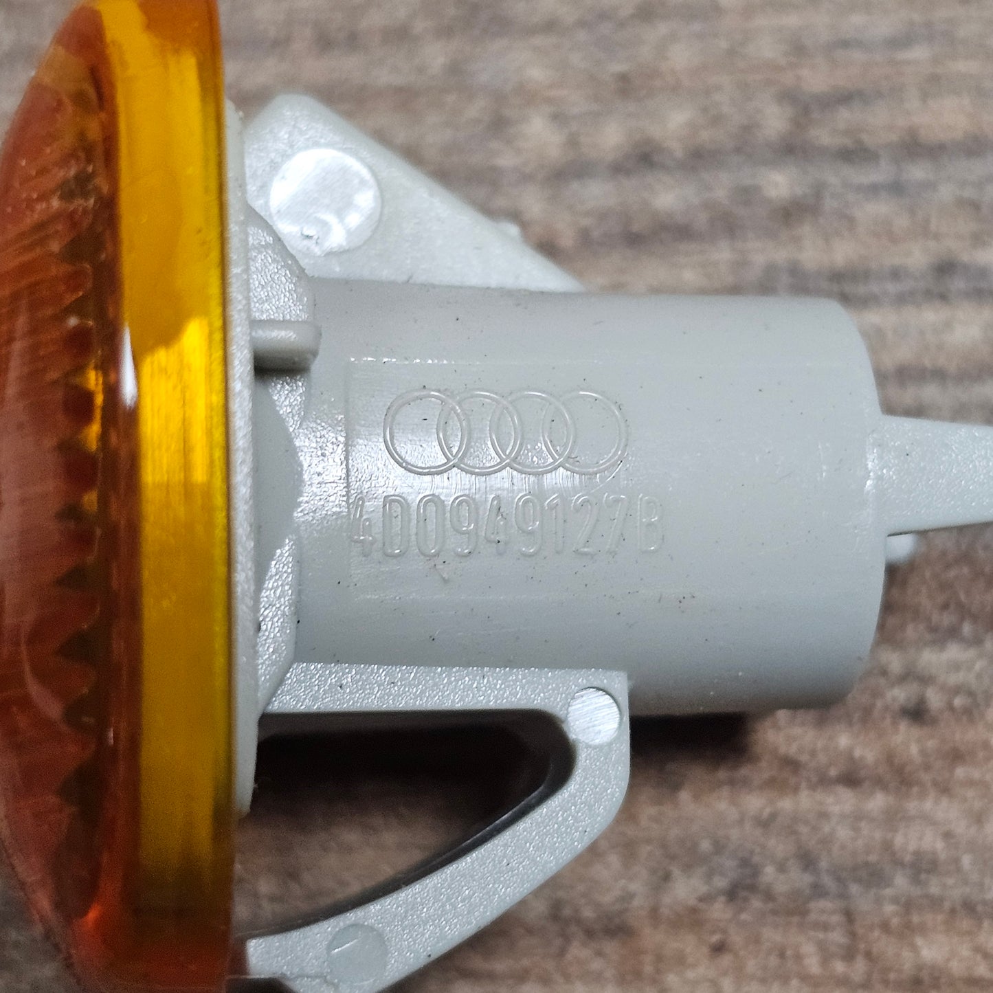 2x Seitenblinker Neuwertig (Lagerauflösung) – 4D0949127B – Audi A4 B5 / A3 8L / A8 D2