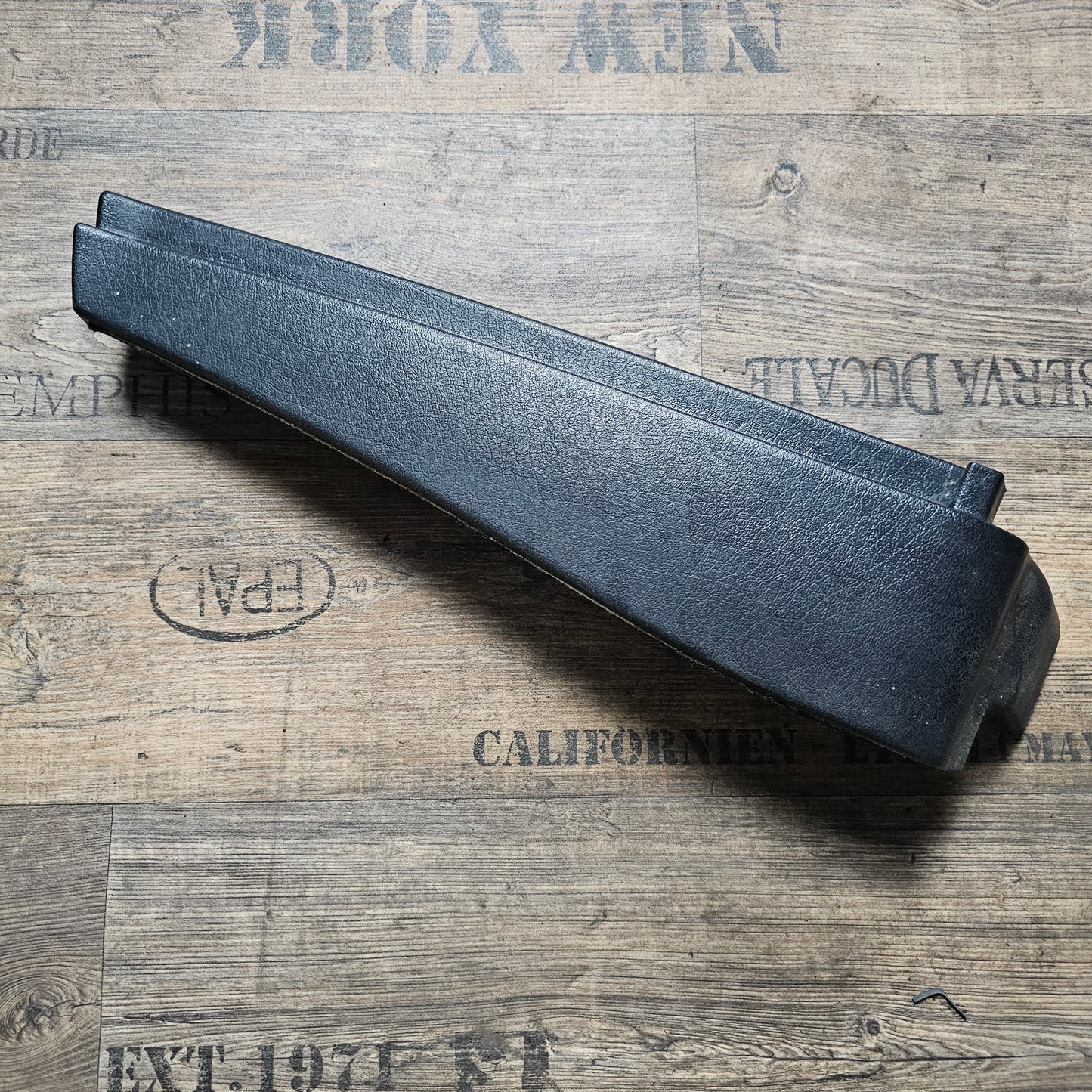 Hutablagen-Halterung rechts VW Golf 3 – 1H6867762 – gebraucht