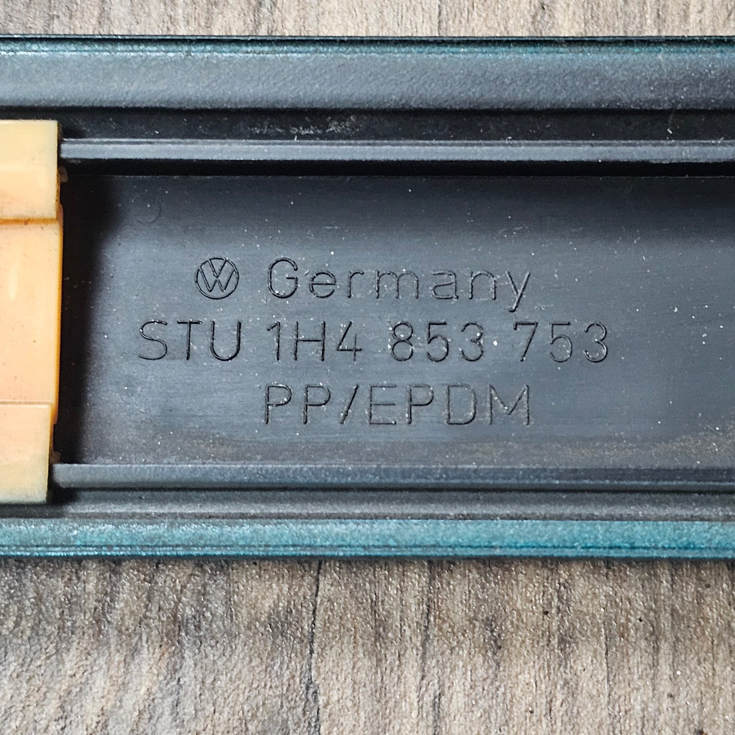 Seitenleiste hinten links Dragon Green (LC6P) VW Golf 3 / Vento 5-Türer – 1H4853753 – gebraucht
