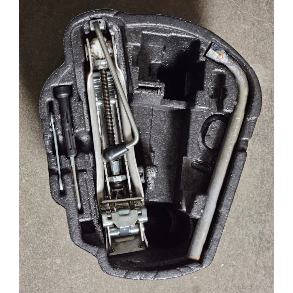 Bordwerkzeug, Pannenhilfe Set, Audi A3 8L,A4 B5 8D, A6 4B C5, Wagenheber, Radmutternschlüssel 17mm