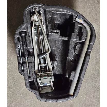 Bordwerkzeug, Pannenhilfe Set, Audi A3 8L,A4 B5 8D, A6 4B C5, Wagenheber, Radmutternschlüssel 17mm