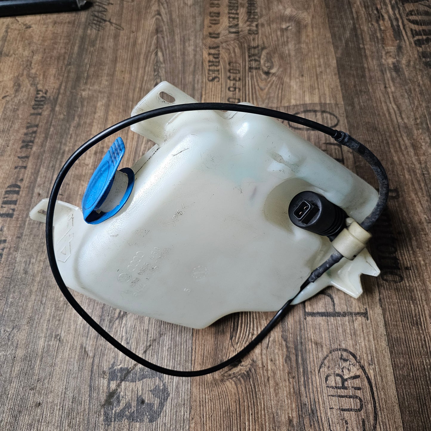 Wischwasserbehälter mit Pumpe VW Golf 3 – 1H0955453 – gebraucht