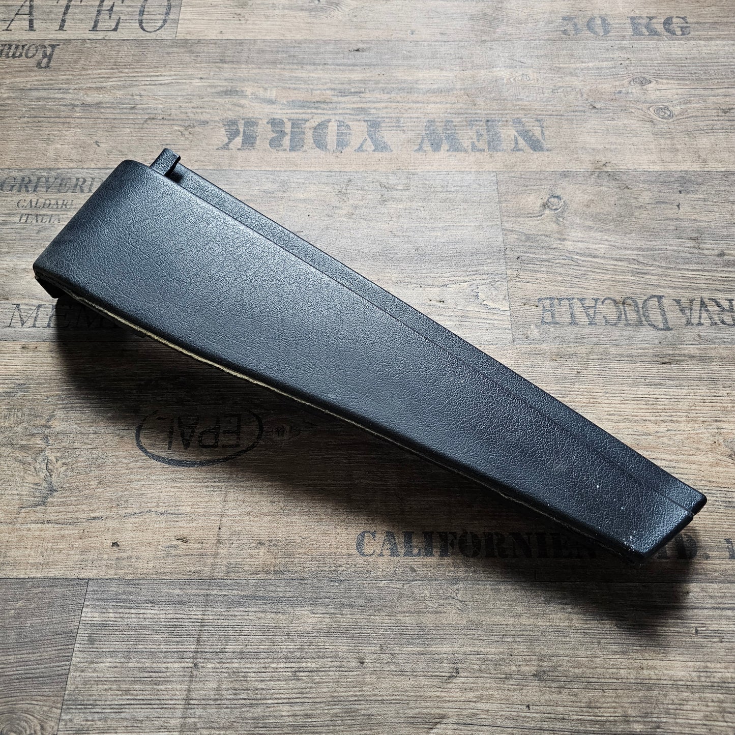 Hutablagen-Halterung links VW Golf 3 – 1H6867761 – schwarz – gebraucht