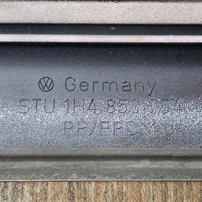 Seitenleiste hinten rechts Hot Chilli Red (LC3L) VW Golf 3 / Vento 5-Türer – 1H4853754 – gebraucht