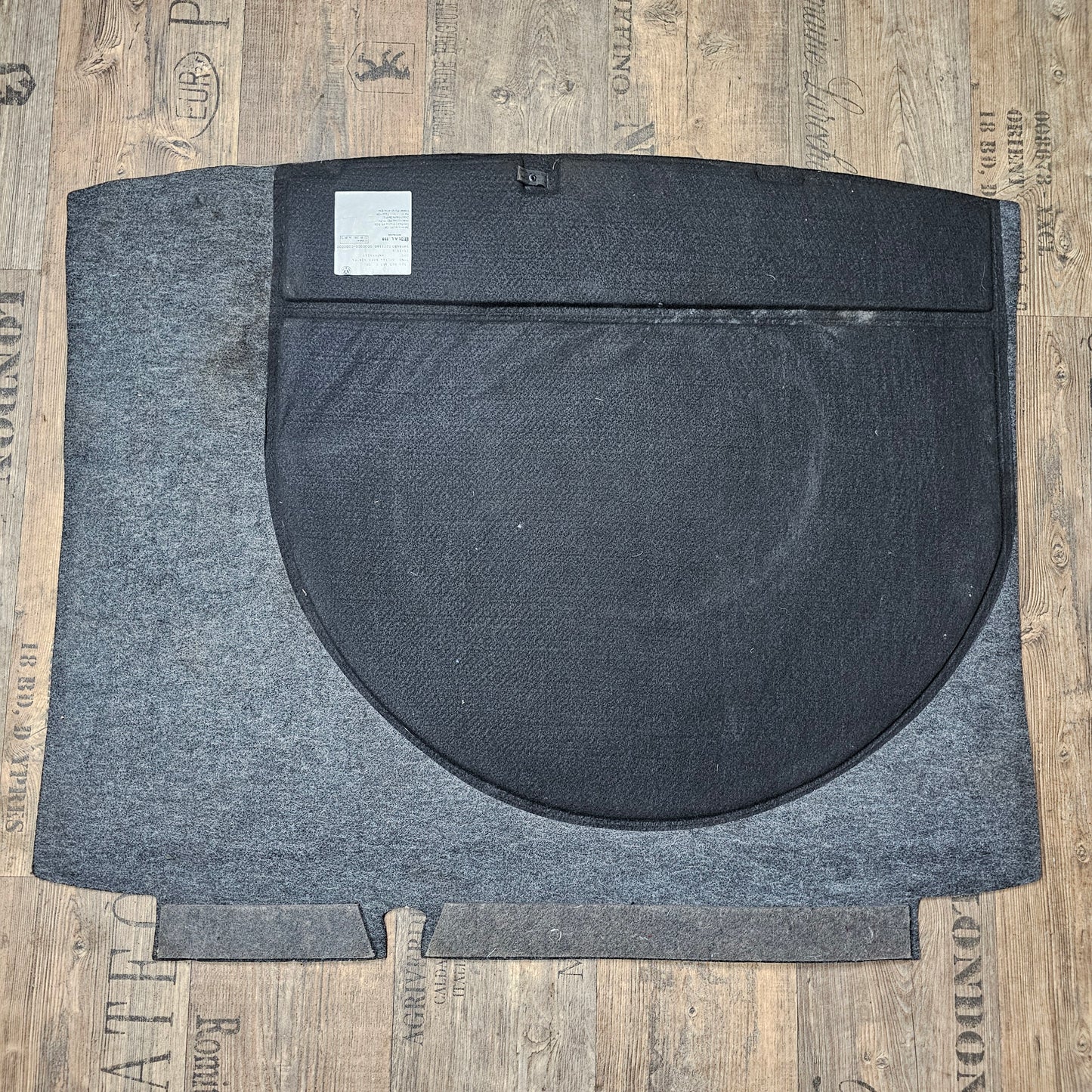Gebrauchter Kofferraumteppich für VW Golf IV – Teppichboden – Teilenummer 1J6863463G