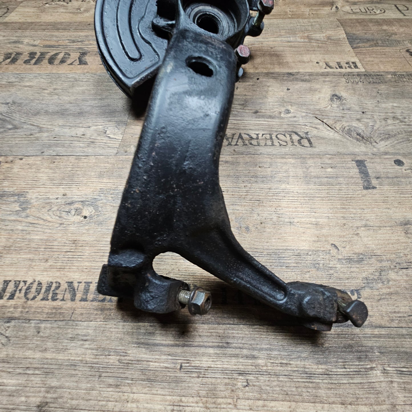 Achsschenkel vorne links Audi A4 B5 VW Passat 3B 3BG 8D0 407 257 N - gebraucht