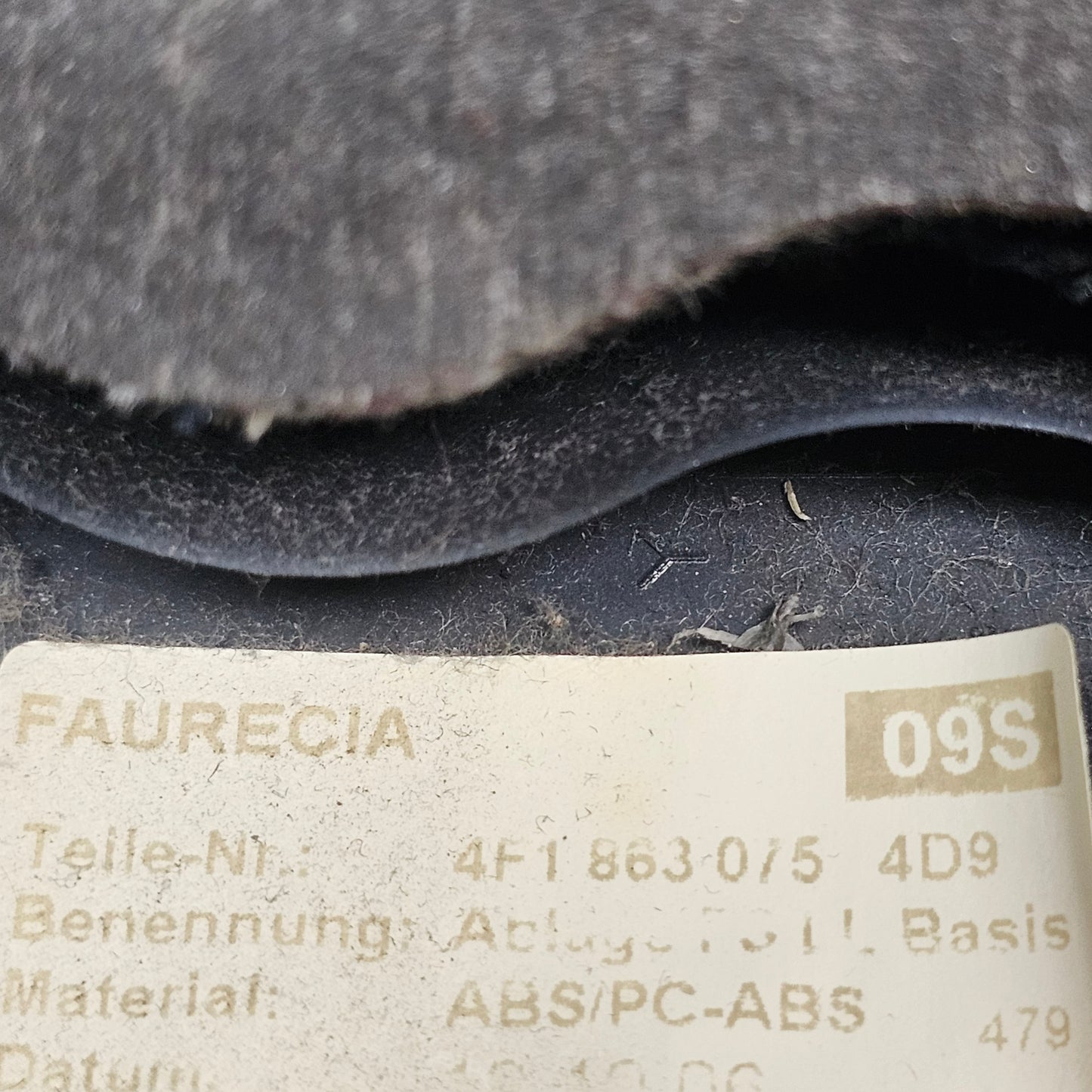 Verkleidung Armaturenbrett vorne links Audi A6 4F 4F1 863 075 Indigo Blau - gebraucht