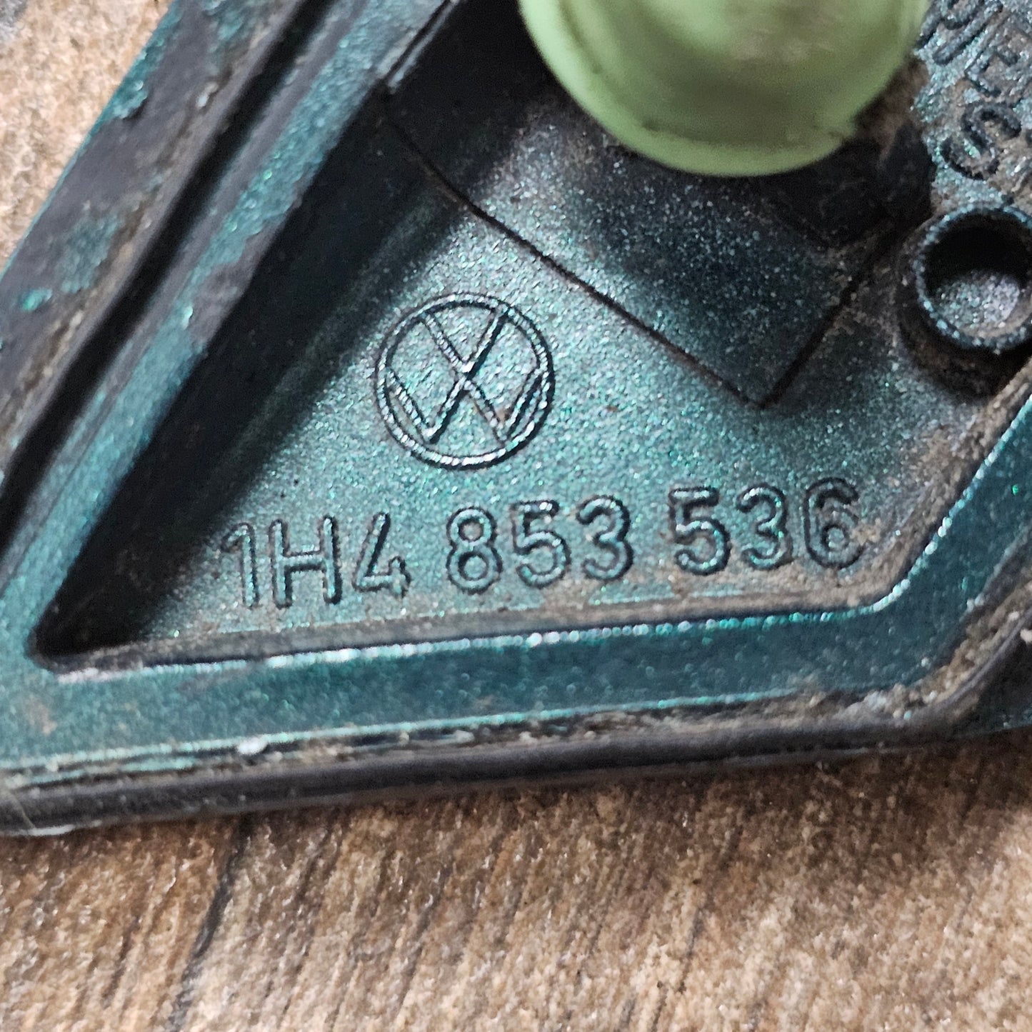 Zierleiste hinten rechts VW Golf 3 / Vento / Cabrio – 1H4853536 – lackiert in LC6P Dragongreen – gebraucht