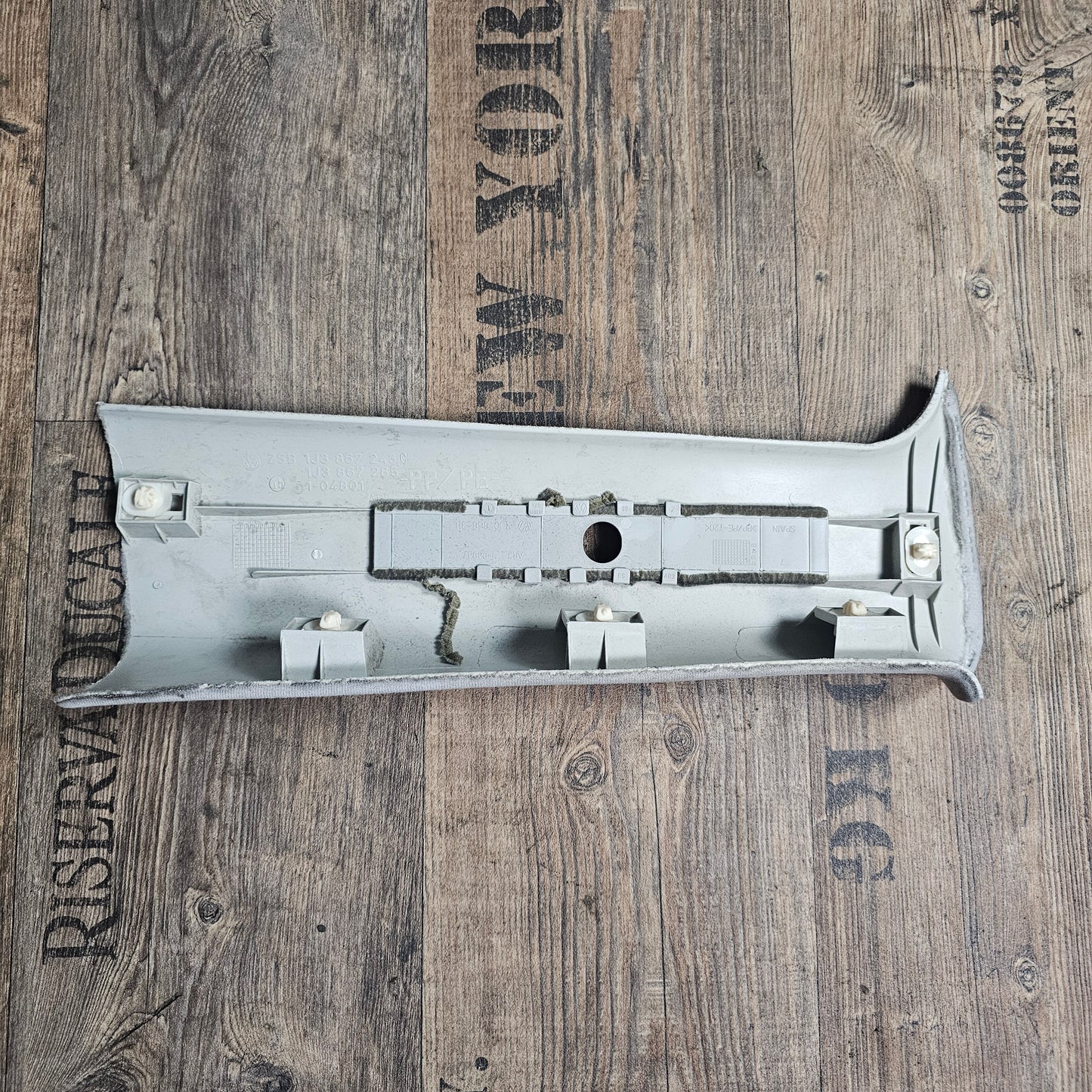 B-Säulenverkleidung links Grau VW Golf IV / Jetta GLI MK4 00–05 – Teilenummern 1J0 868 311 A / 1J3 867 243 C / 1J3 867 285 – Gebraucht