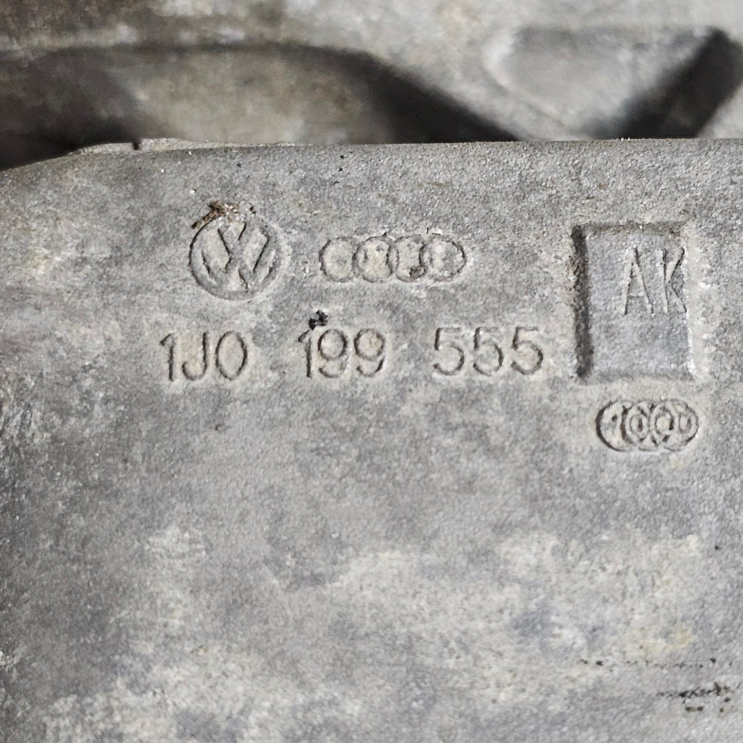 VW Golf IV / Bora Getriebelager links – Originalteil 1J0 199 555 AK