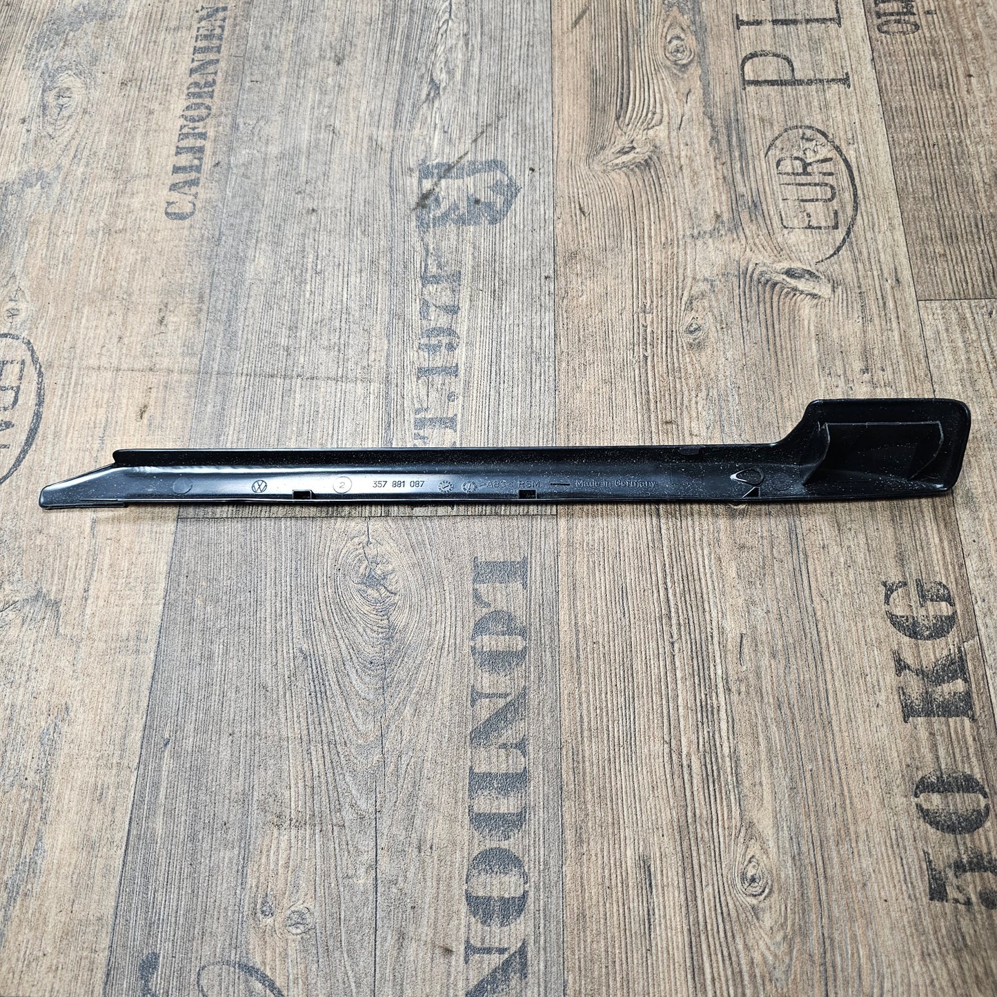 Sitzschiene links schwarz – 357881087 – VW Golf 3 / Cabrio / Vento – gebraucht